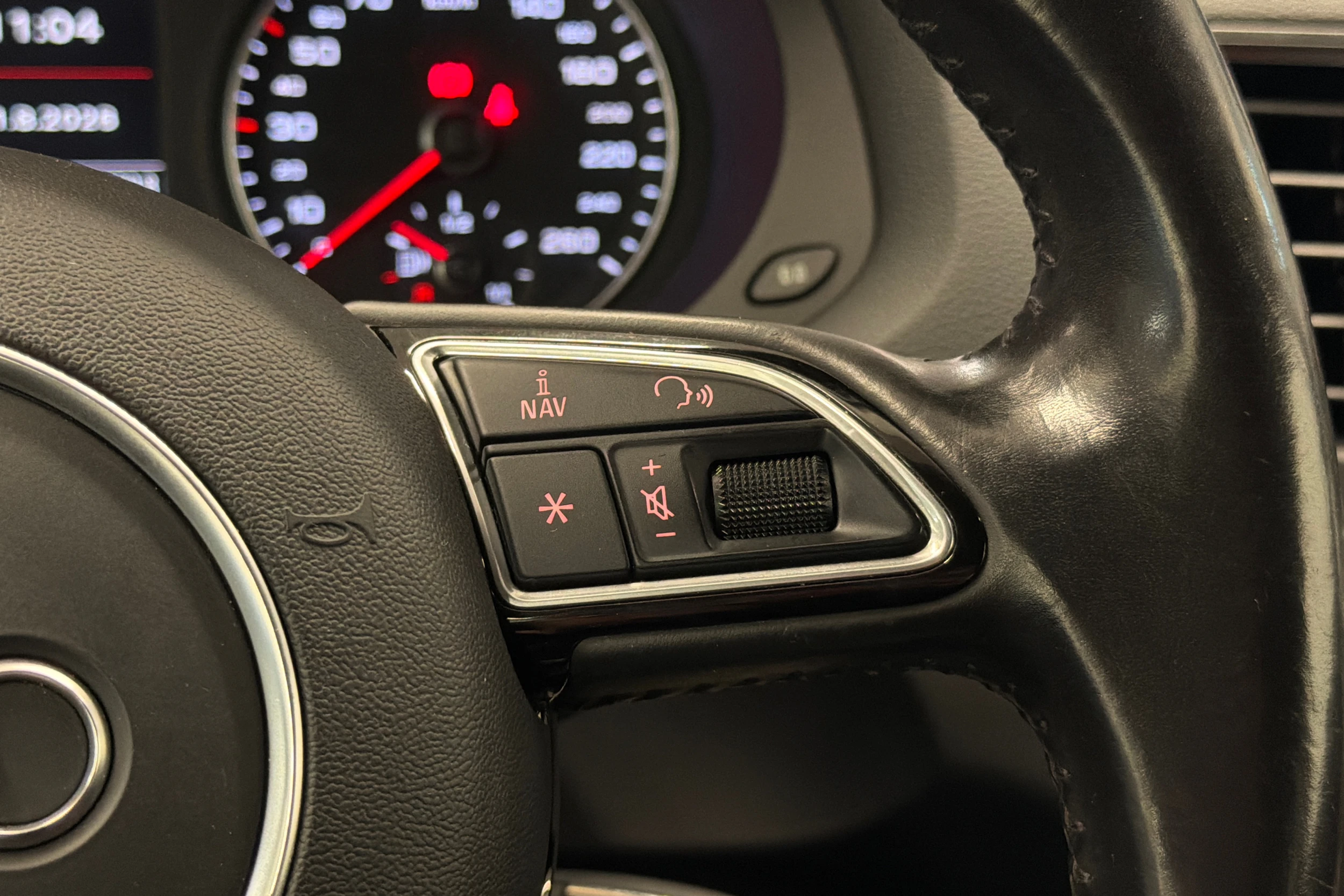 musta Audi Q3 2015 kuva 15.