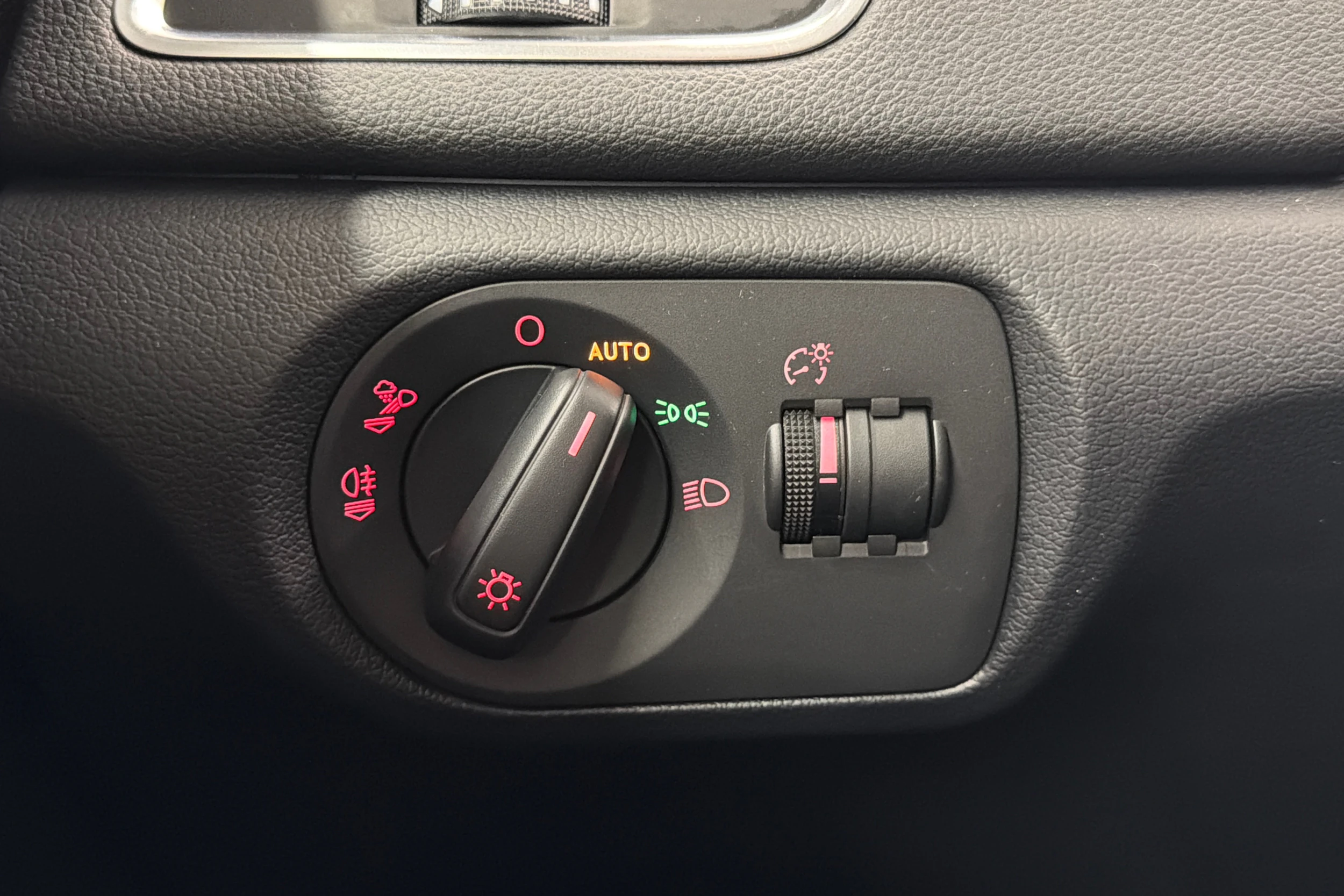 musta Audi Q3 2015 kuva 17.