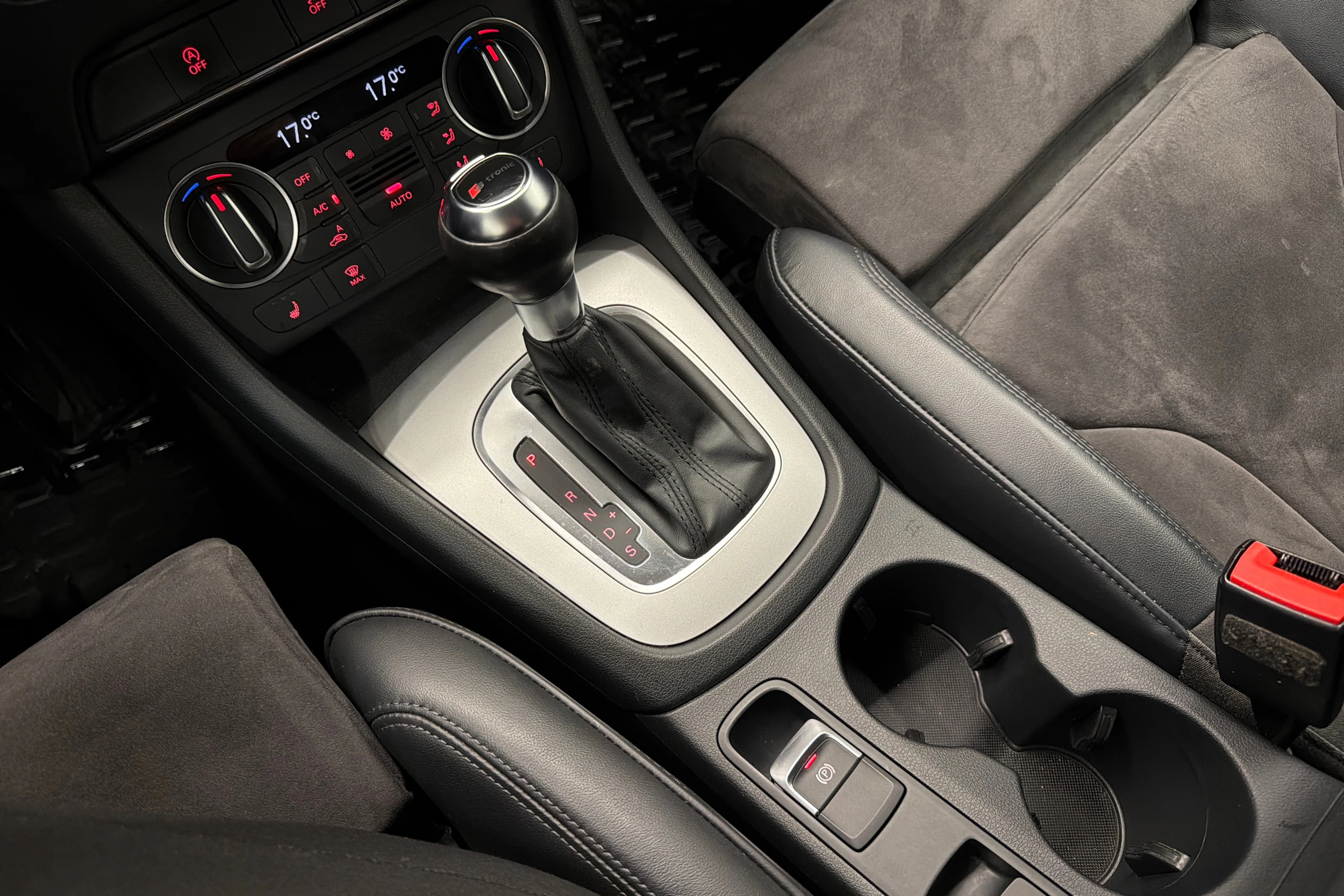 musta Audi Q3 2015 kuva 20.