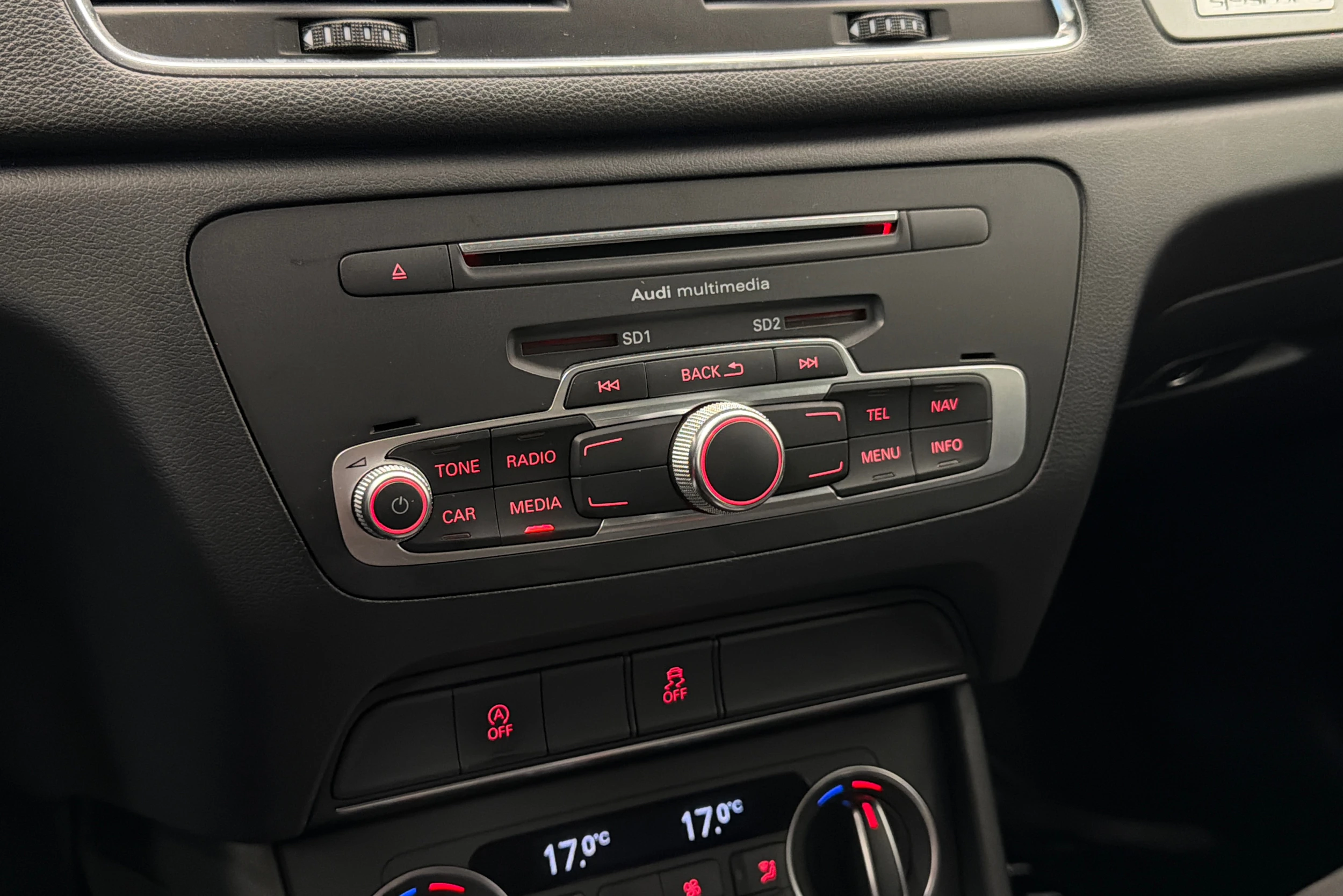 musta Audi Q3 2015 kuva 22.