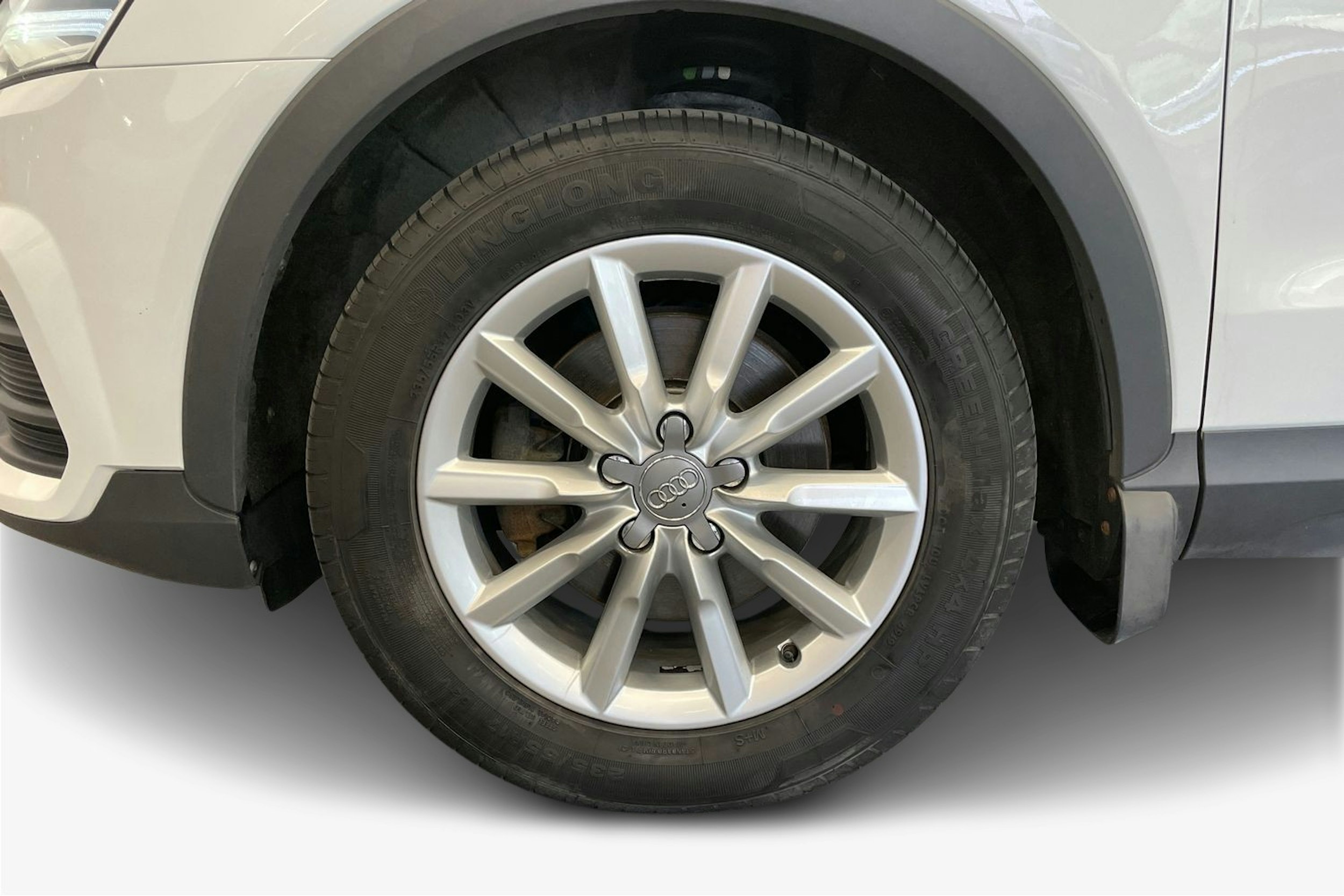 Valkoinen Audi Q3 2015 kuva 11.