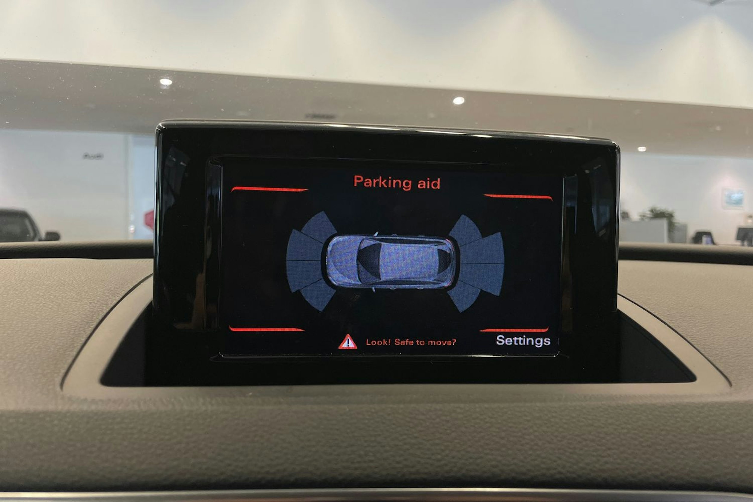 Valkoinen Audi Q3 2015 kuva 15.