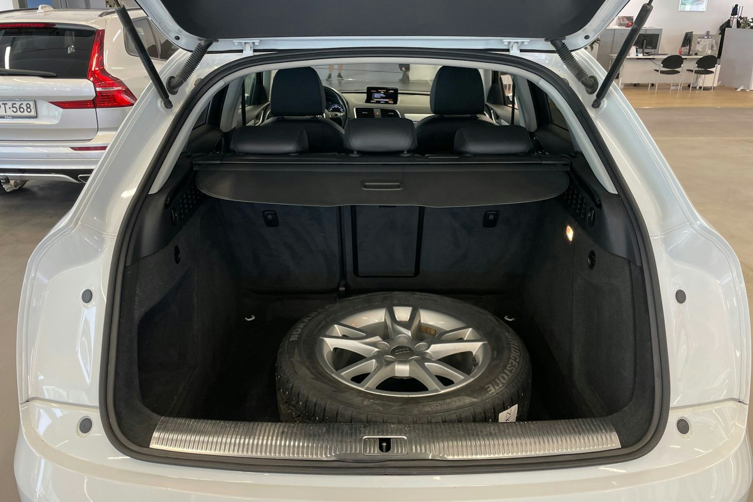 Valkoinen Audi Q3 2015 kuva 21.