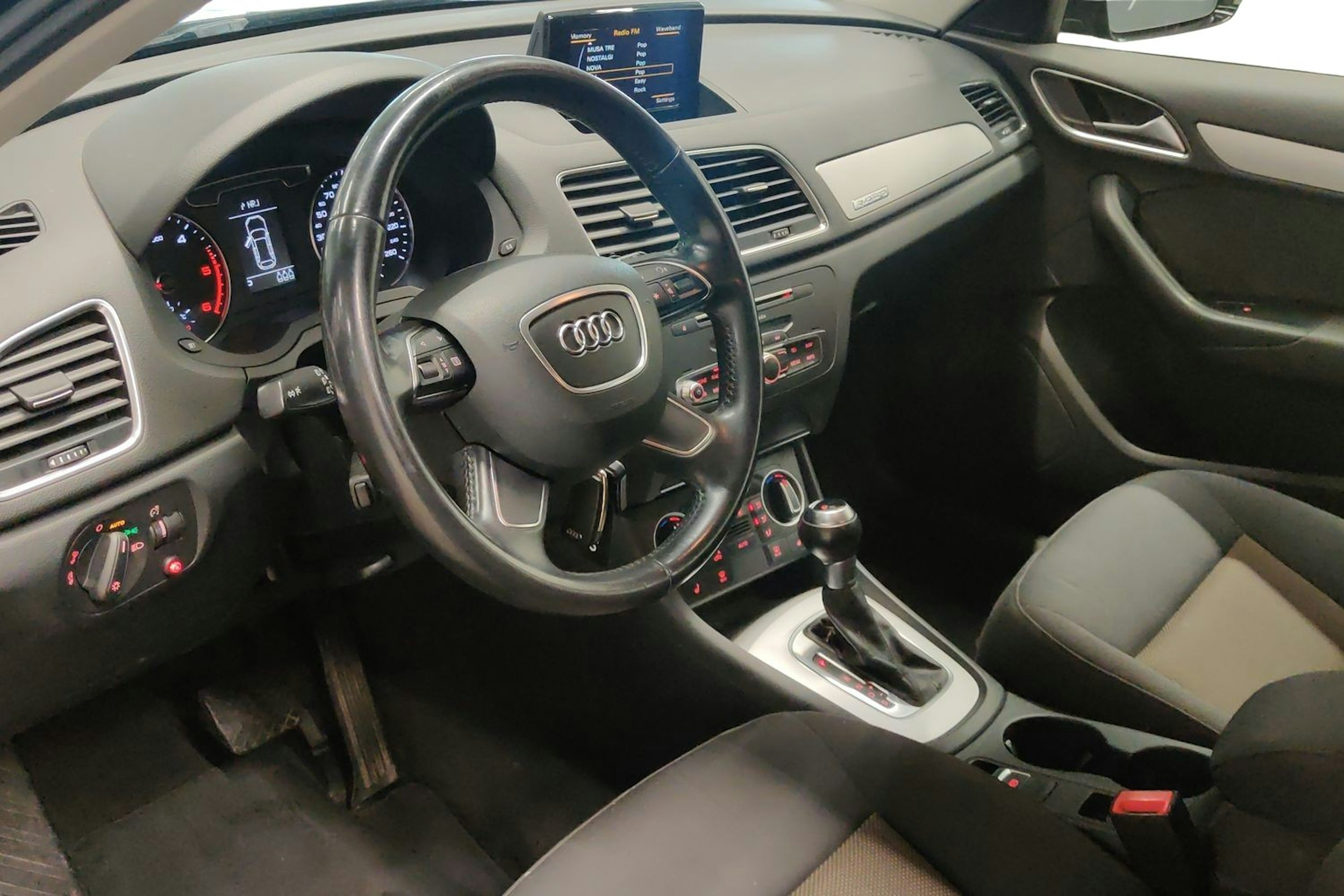 Musta Audi Q3 2015 kuva 7.