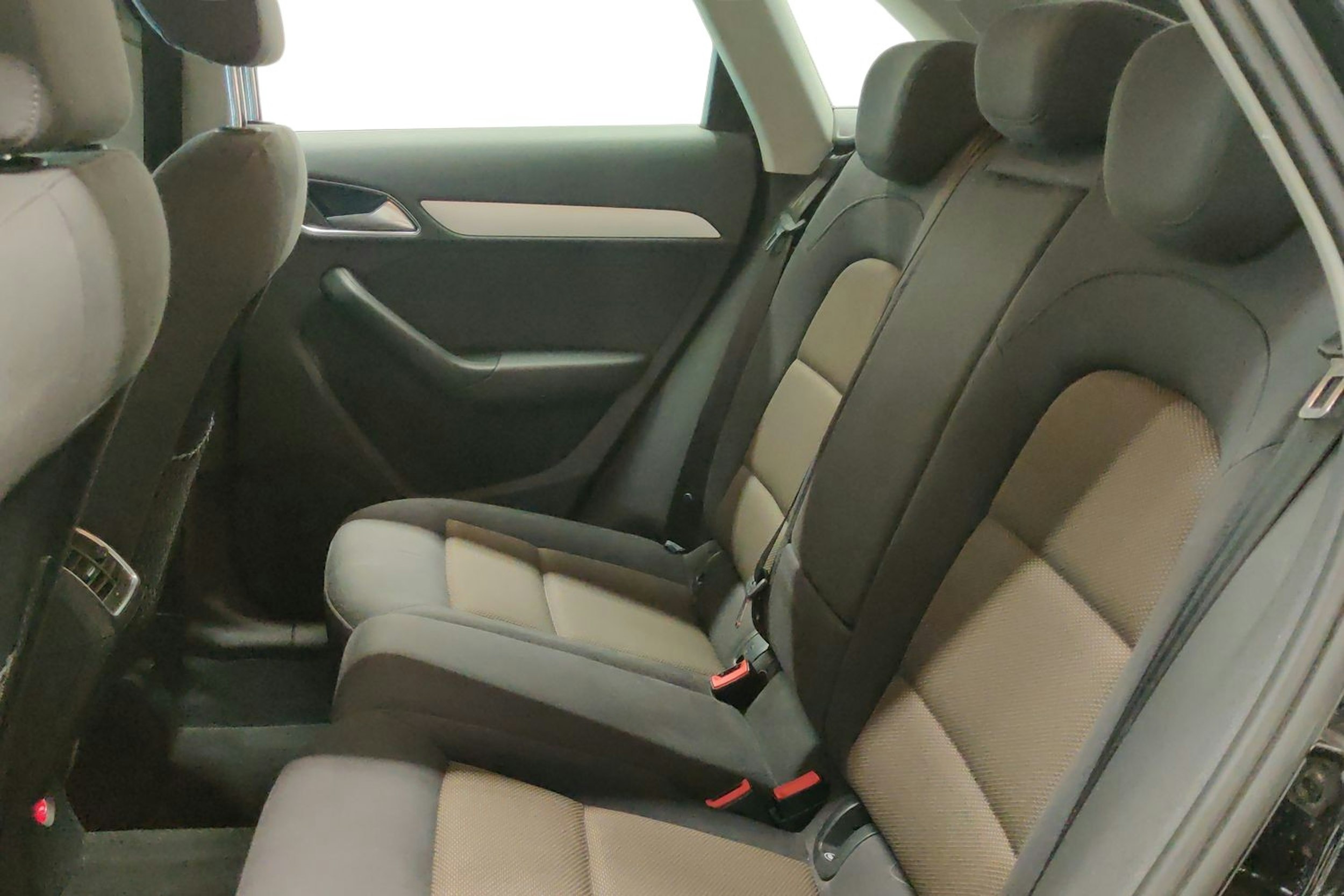 Musta Audi Q3 2015 kuva 10.