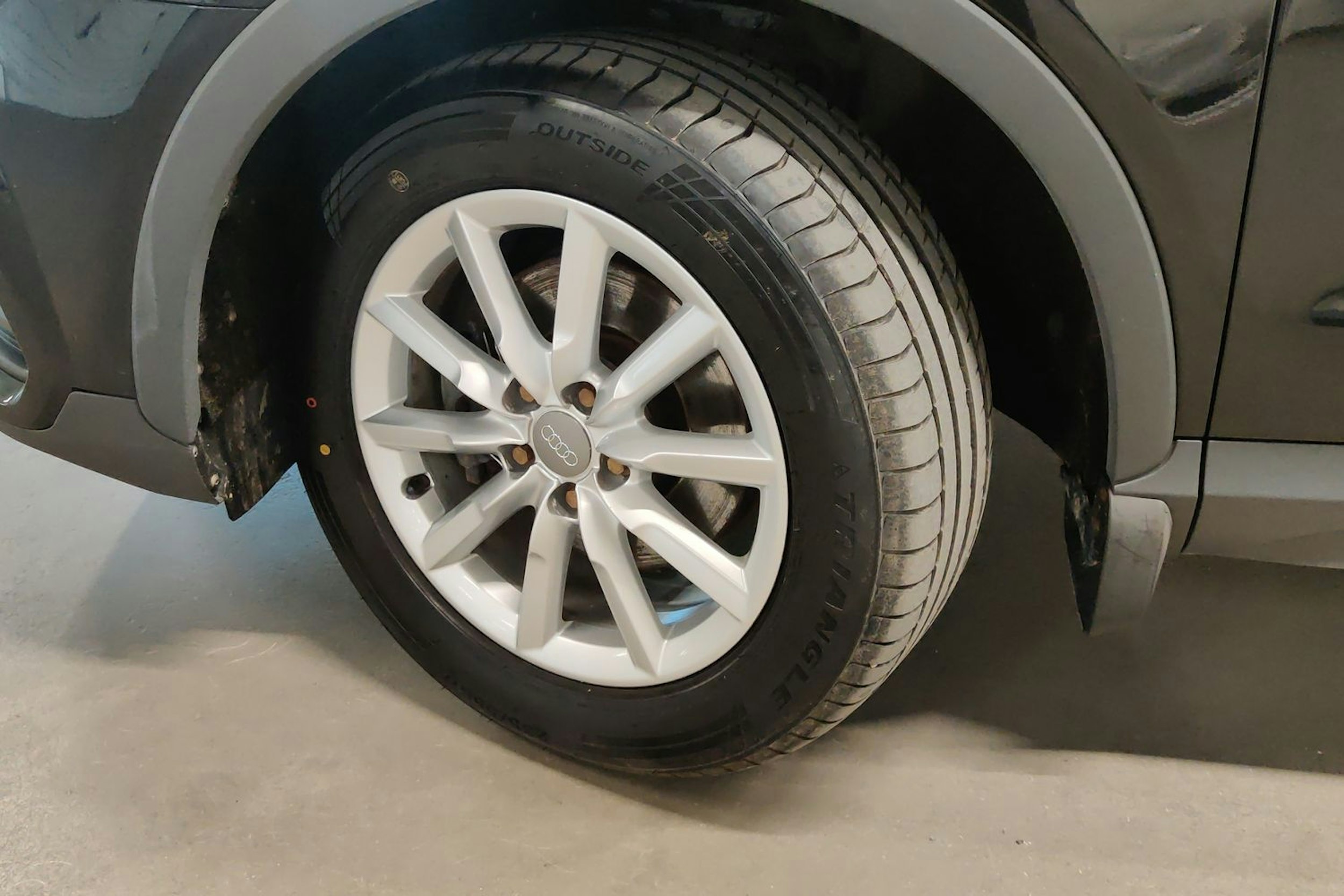 Musta Audi Q3 2015 kuva 13.
