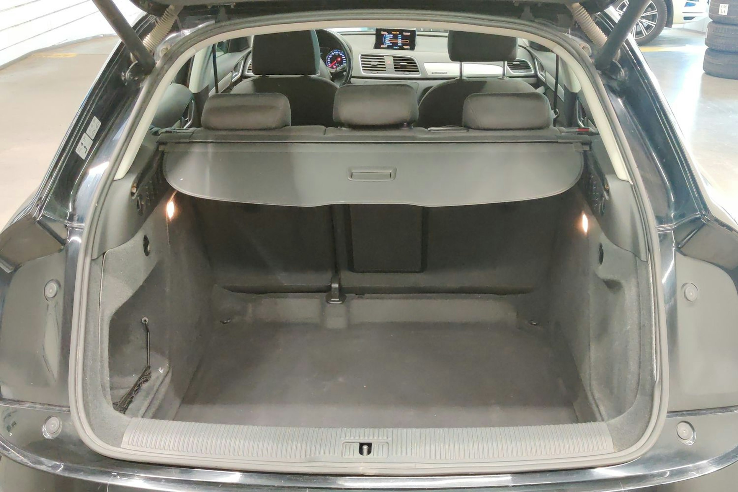 Musta Audi Q3 2015 kuva 15.
