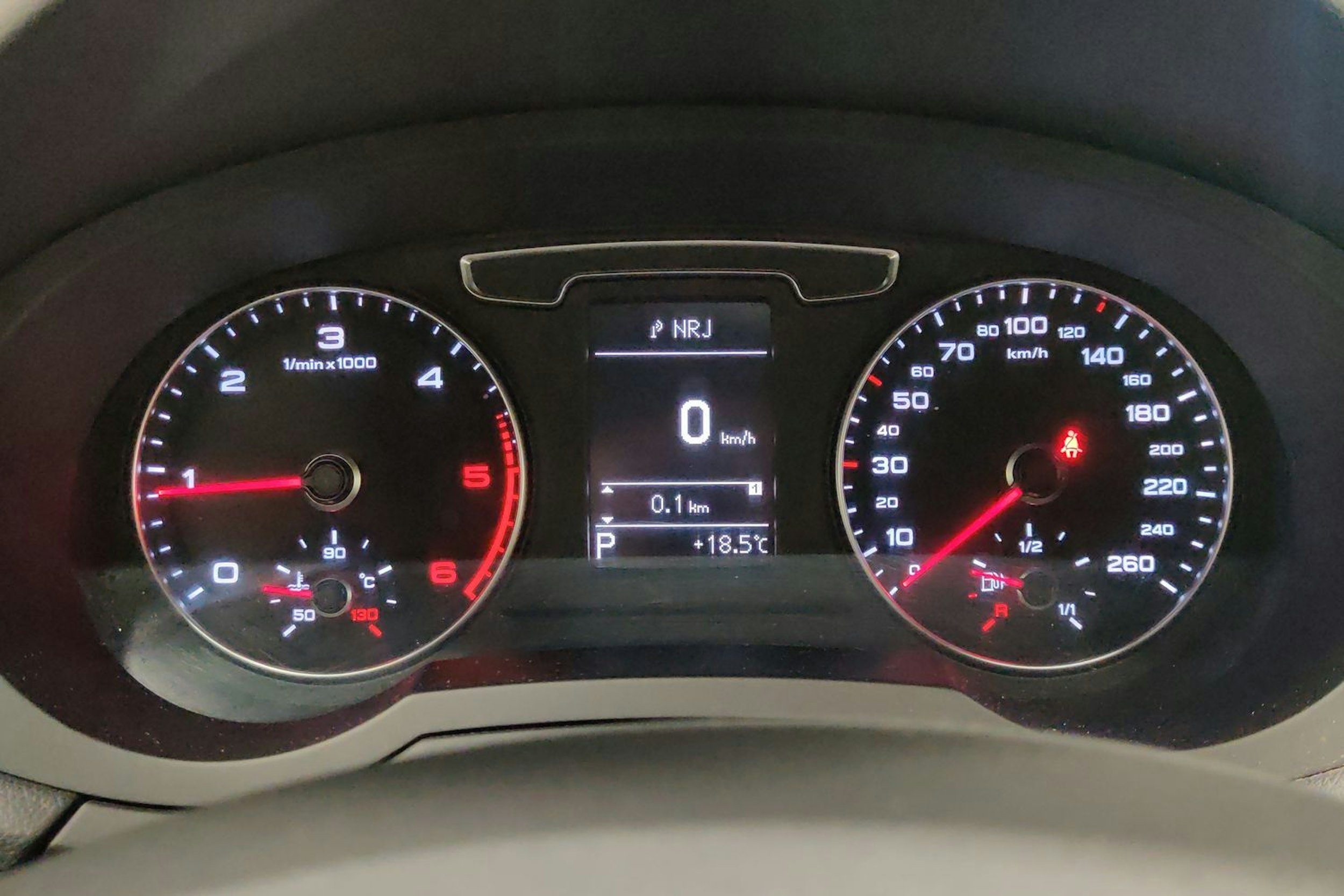 Musta Audi Q3 2015 kuva 16.