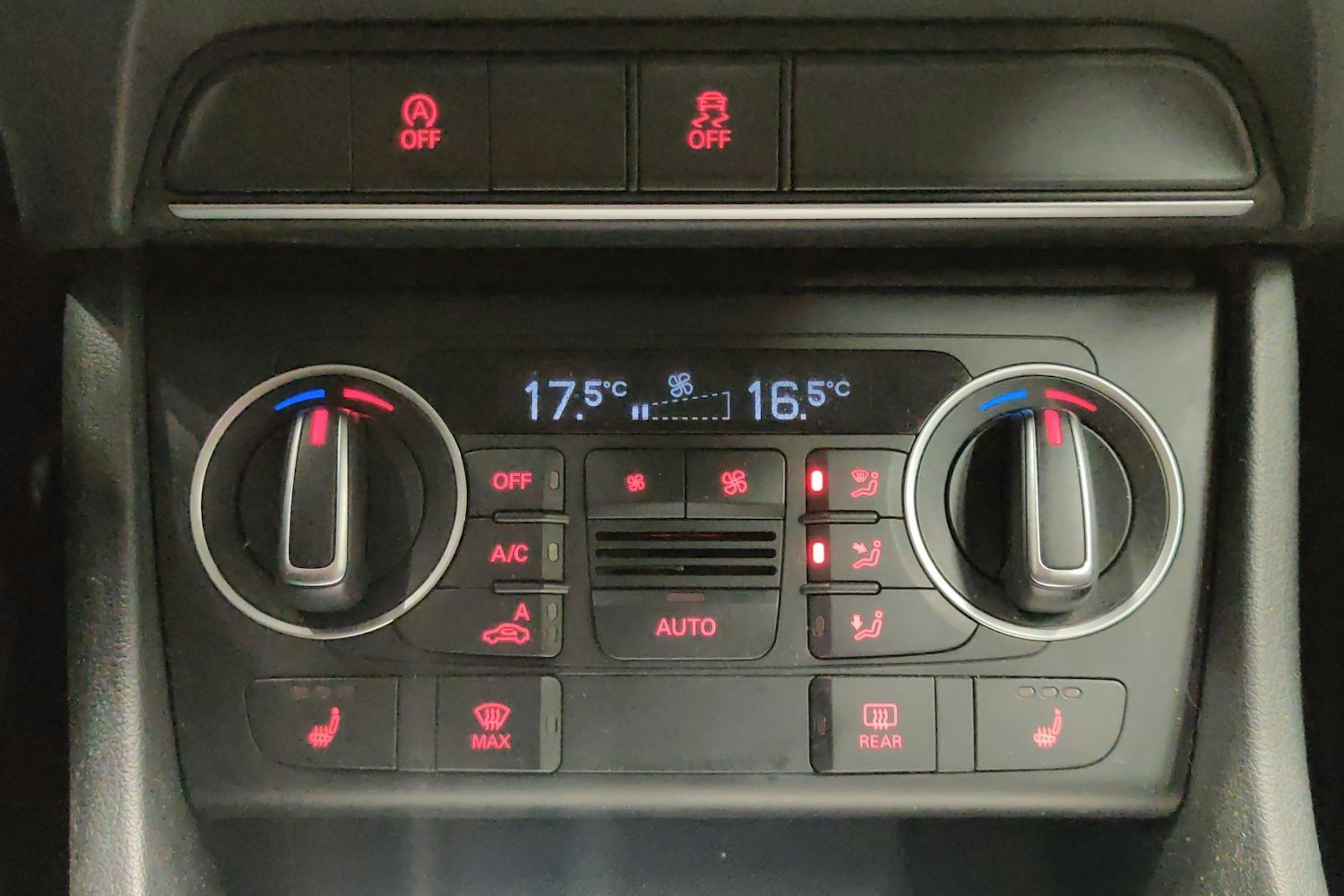 Musta Audi Q3 2015 kuva 19.