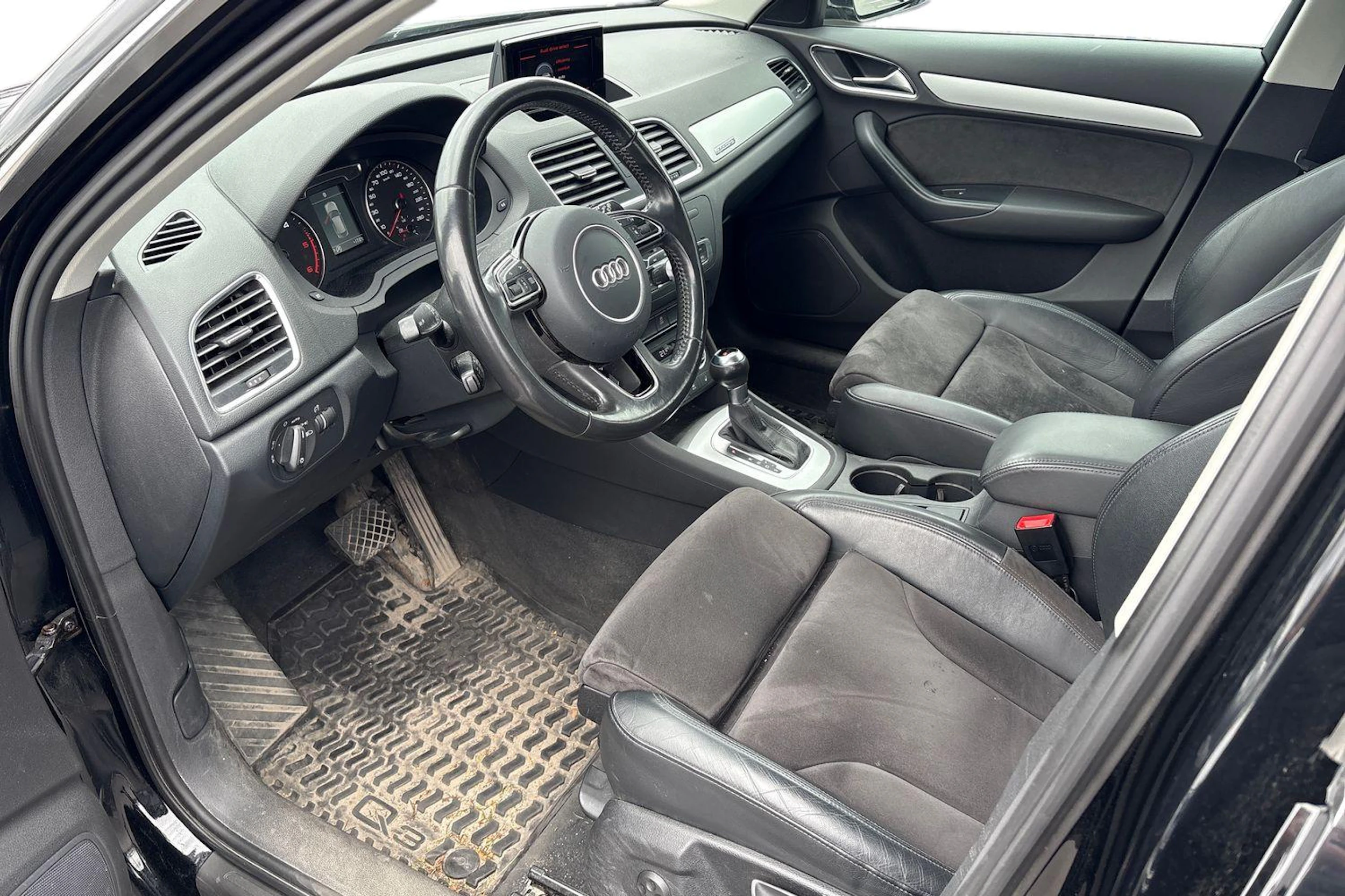 musta Audi Q3 2015 kuva 3.
