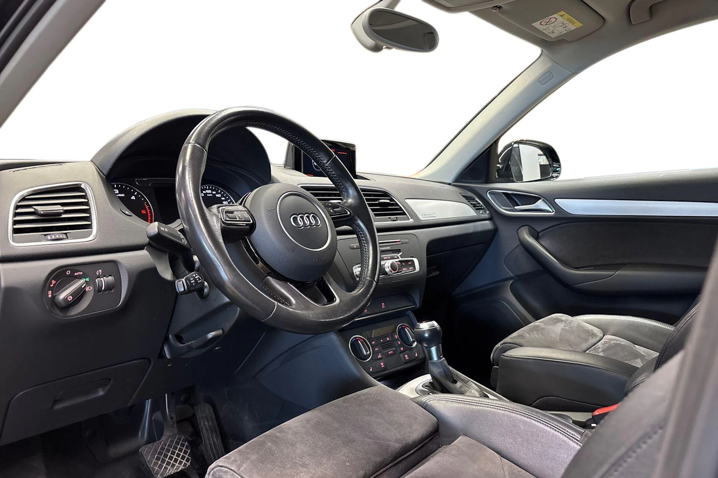 musta Audi Q3 2015 kuva 6.