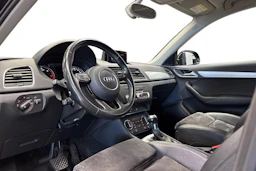 musta Audi Q3 2015 kuva 6.