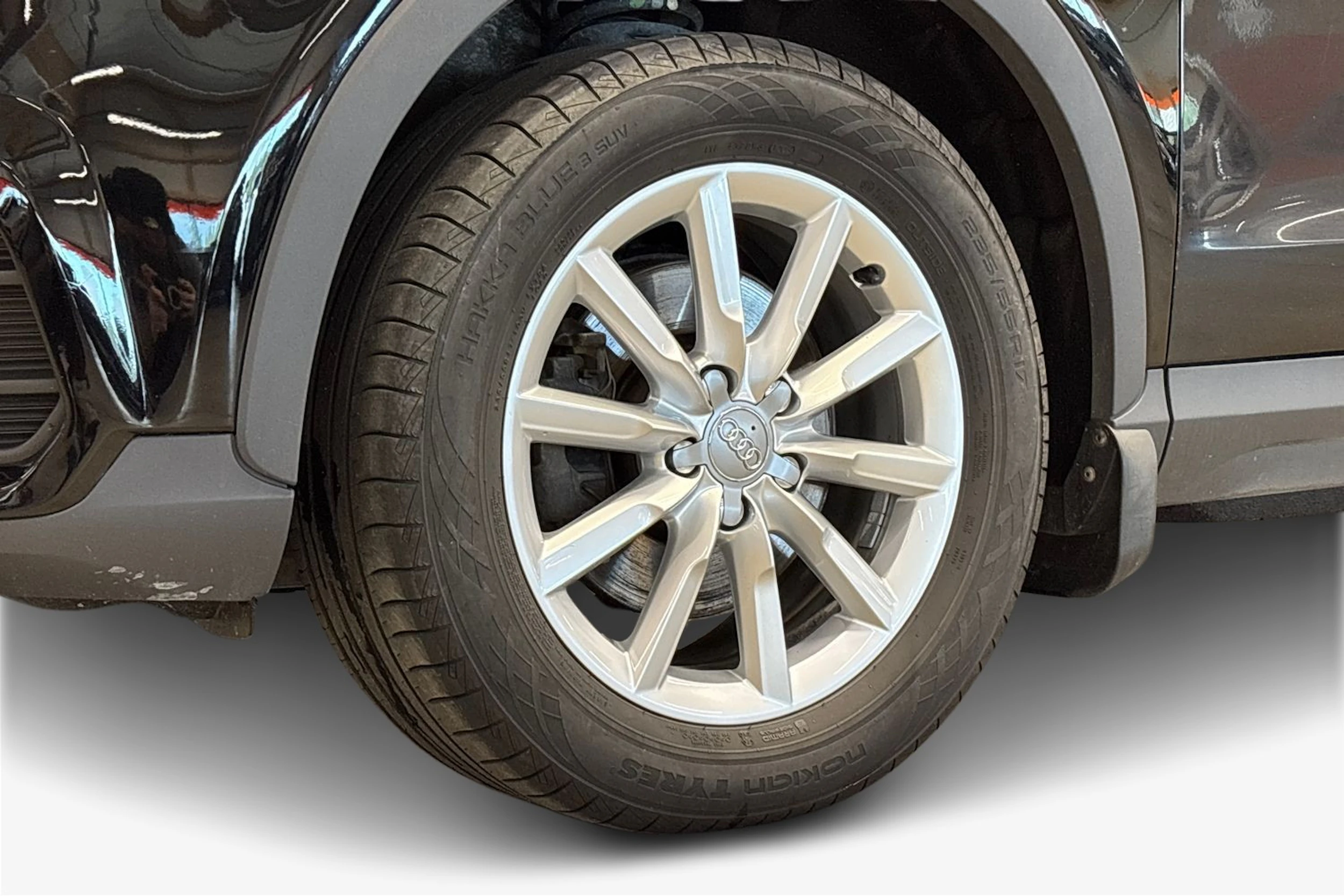 musta Audi Q3 2015 kuva 9.