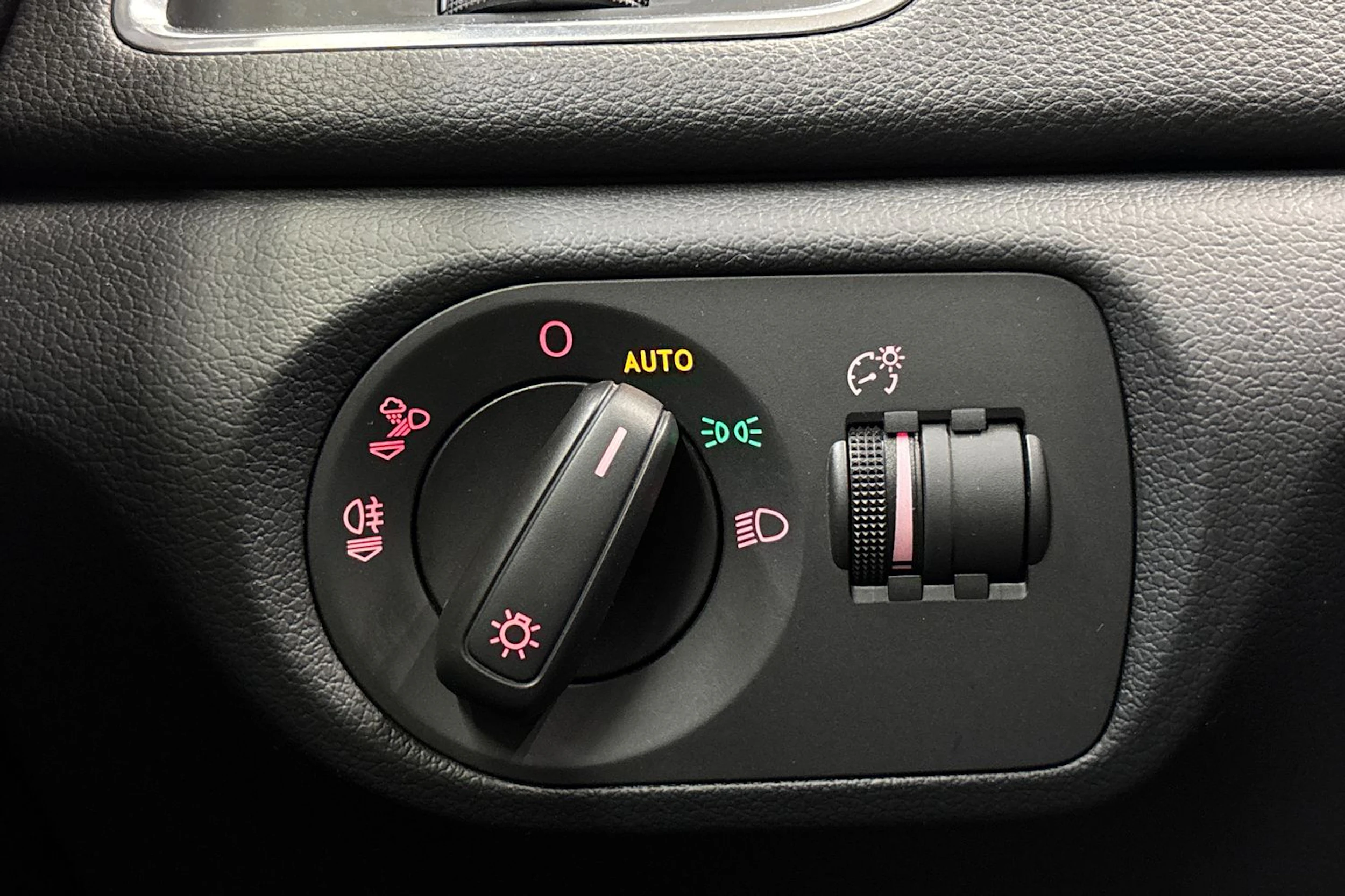 musta Audi Q3 2015 kuva 14.