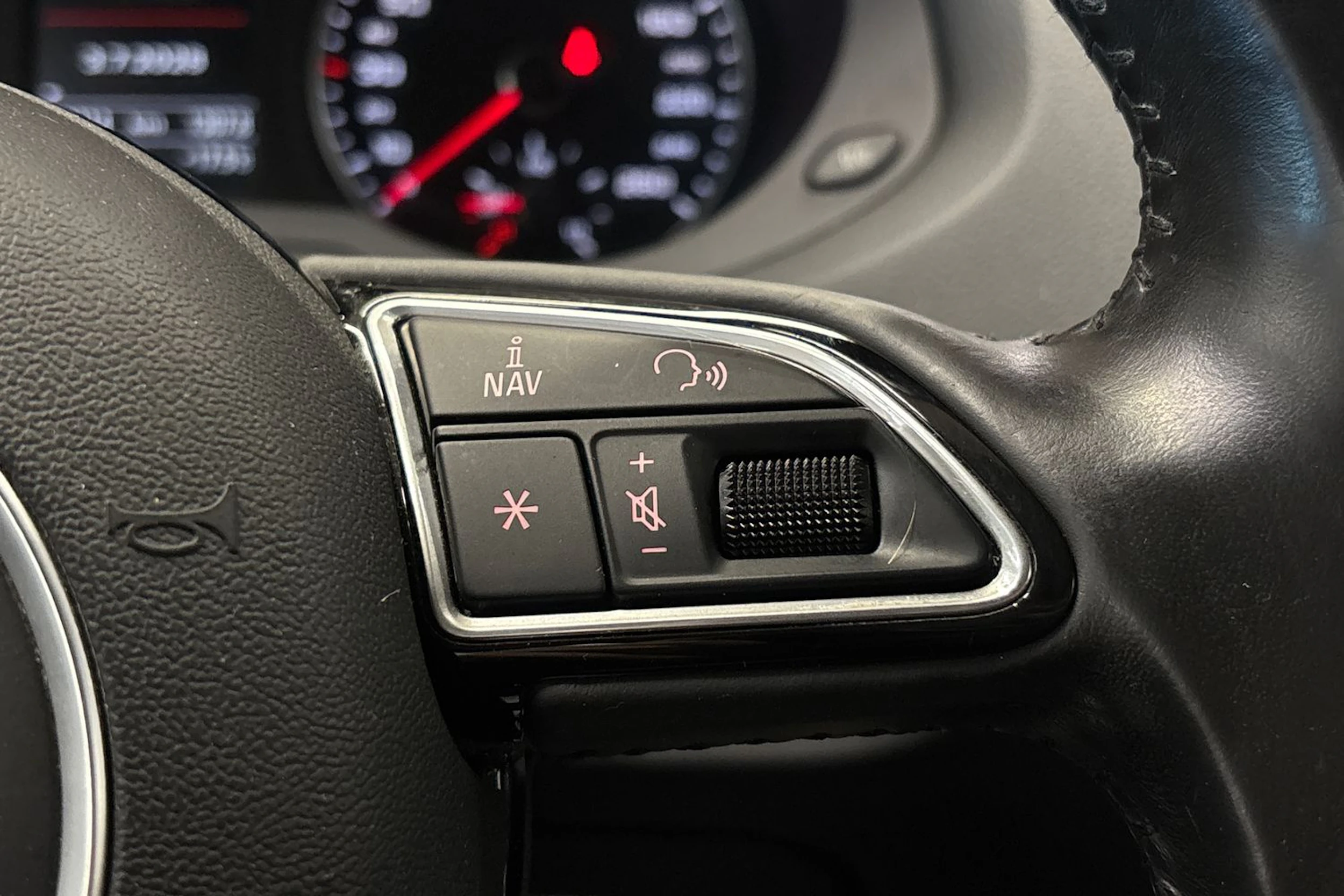 musta Audi Q3 2015 kuva 17.