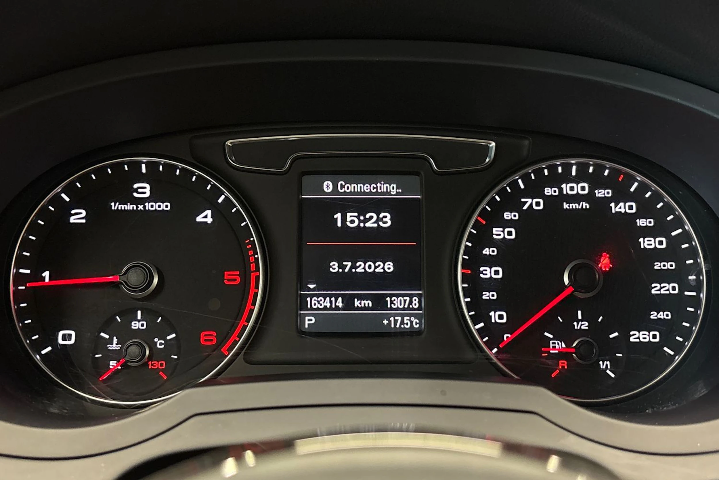 musta Audi Q3 2015 kuva 18.