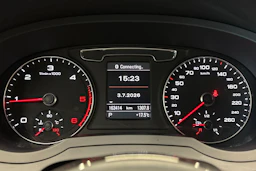 musta Audi Q3 2015 kuva 18.