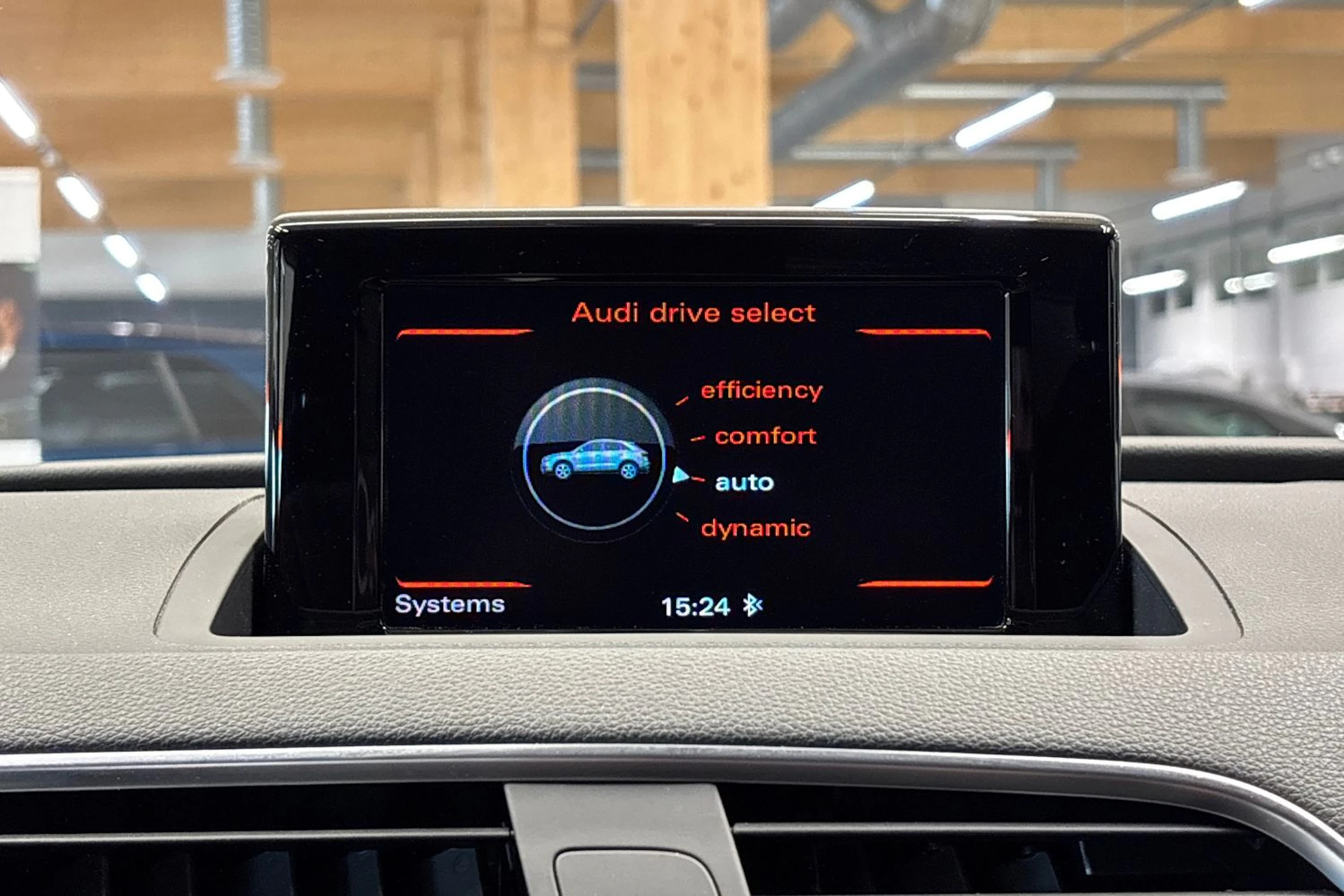 musta Audi Q3 2015 kuva 21.