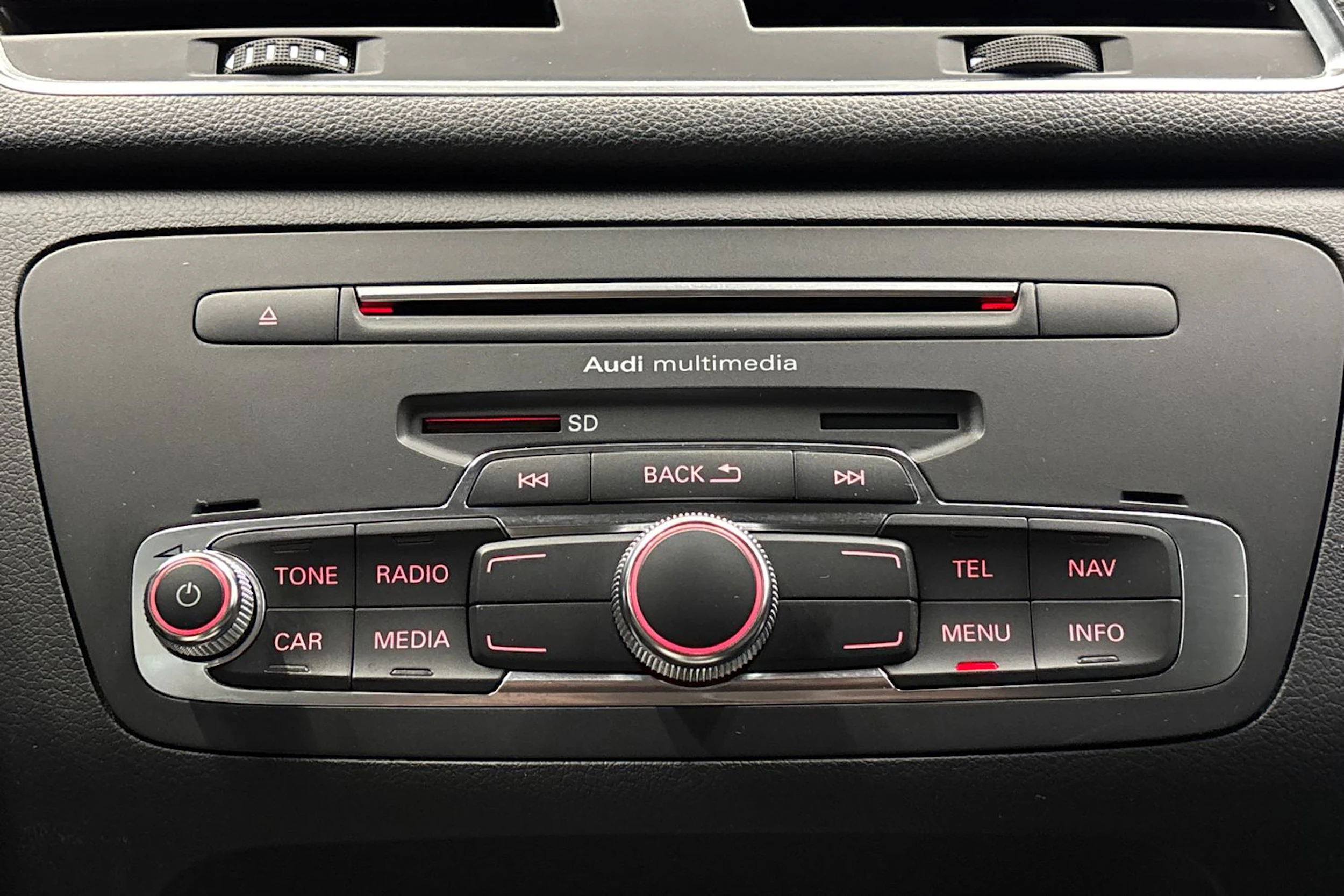 musta Audi Q3 2015 kuva 24.