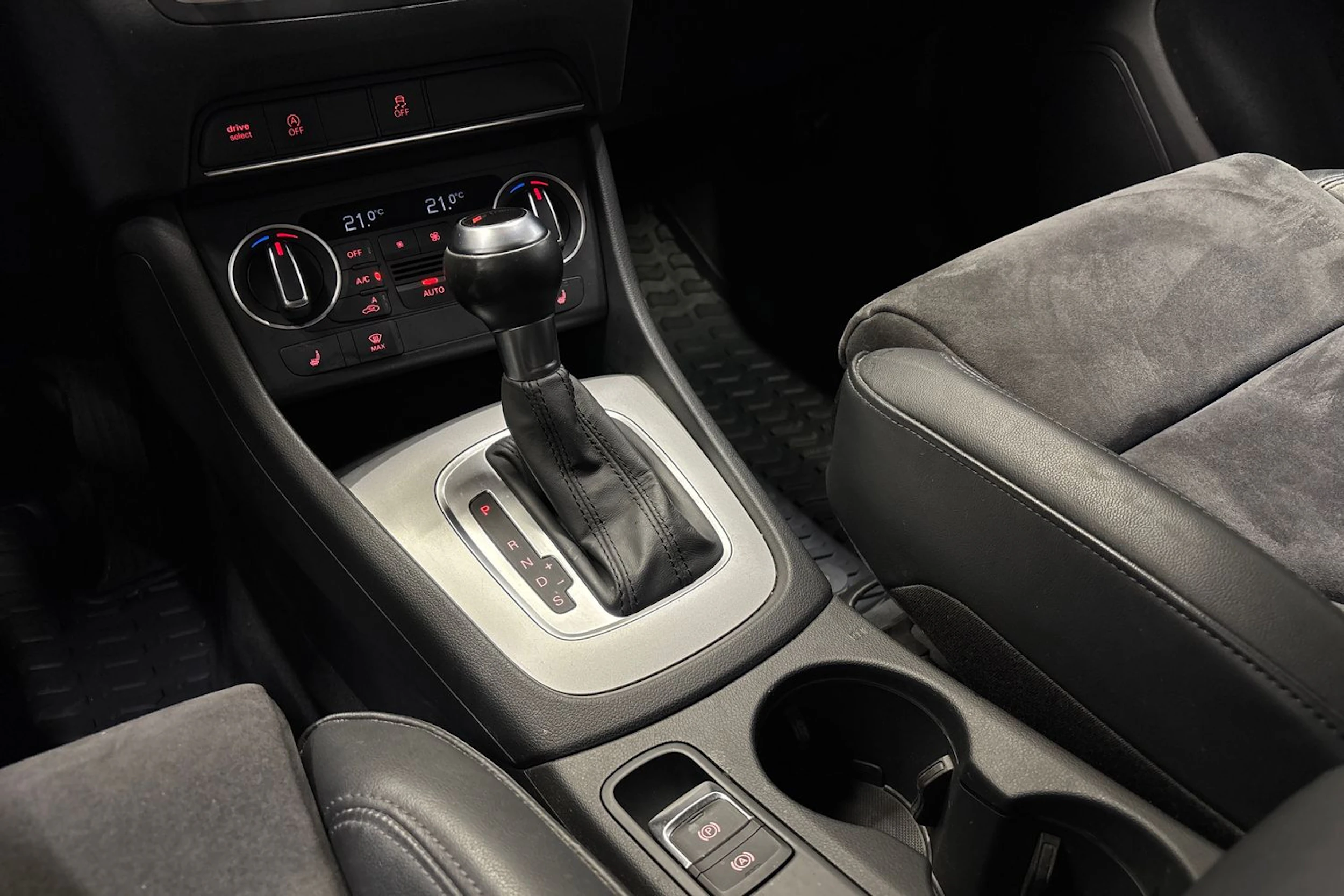 musta Audi Q3 2015 kuva 26.