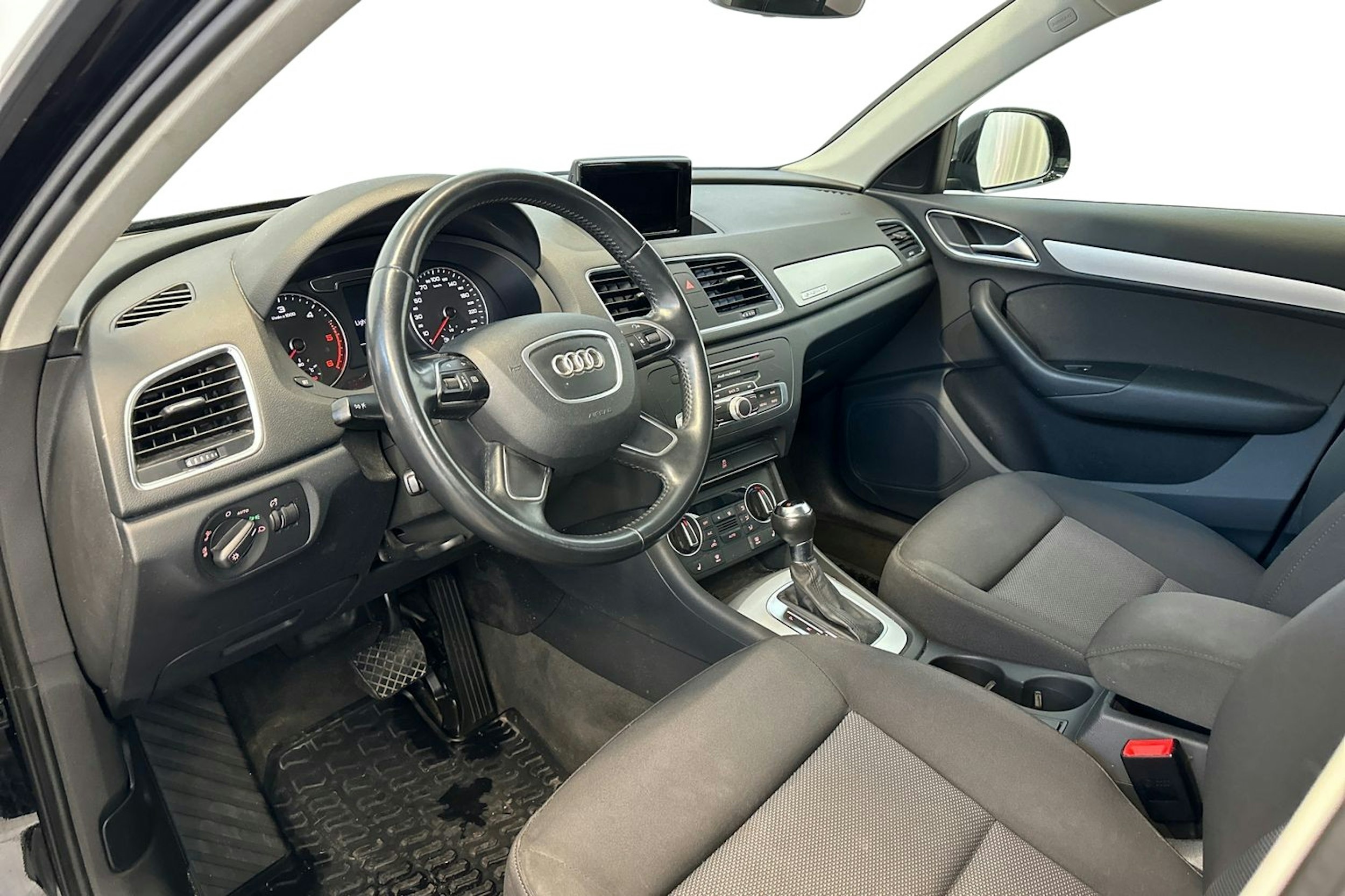 musta Audi Q3 2016 kuva 7.