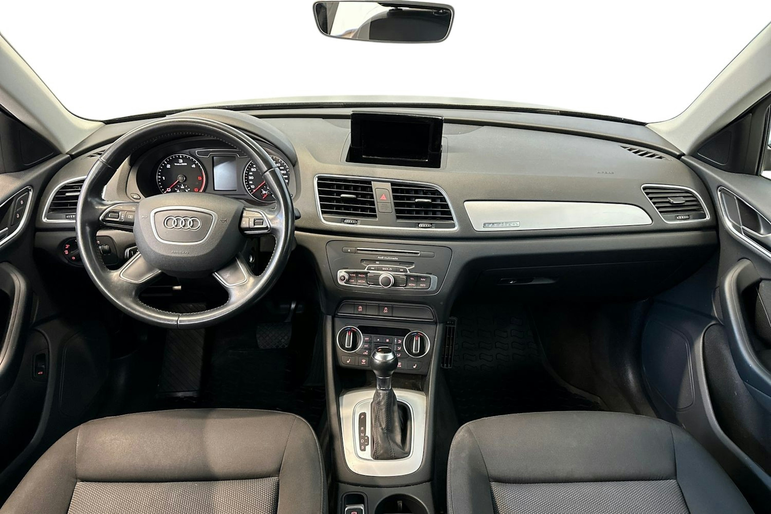 musta Audi Q3 2016 kuva 9.