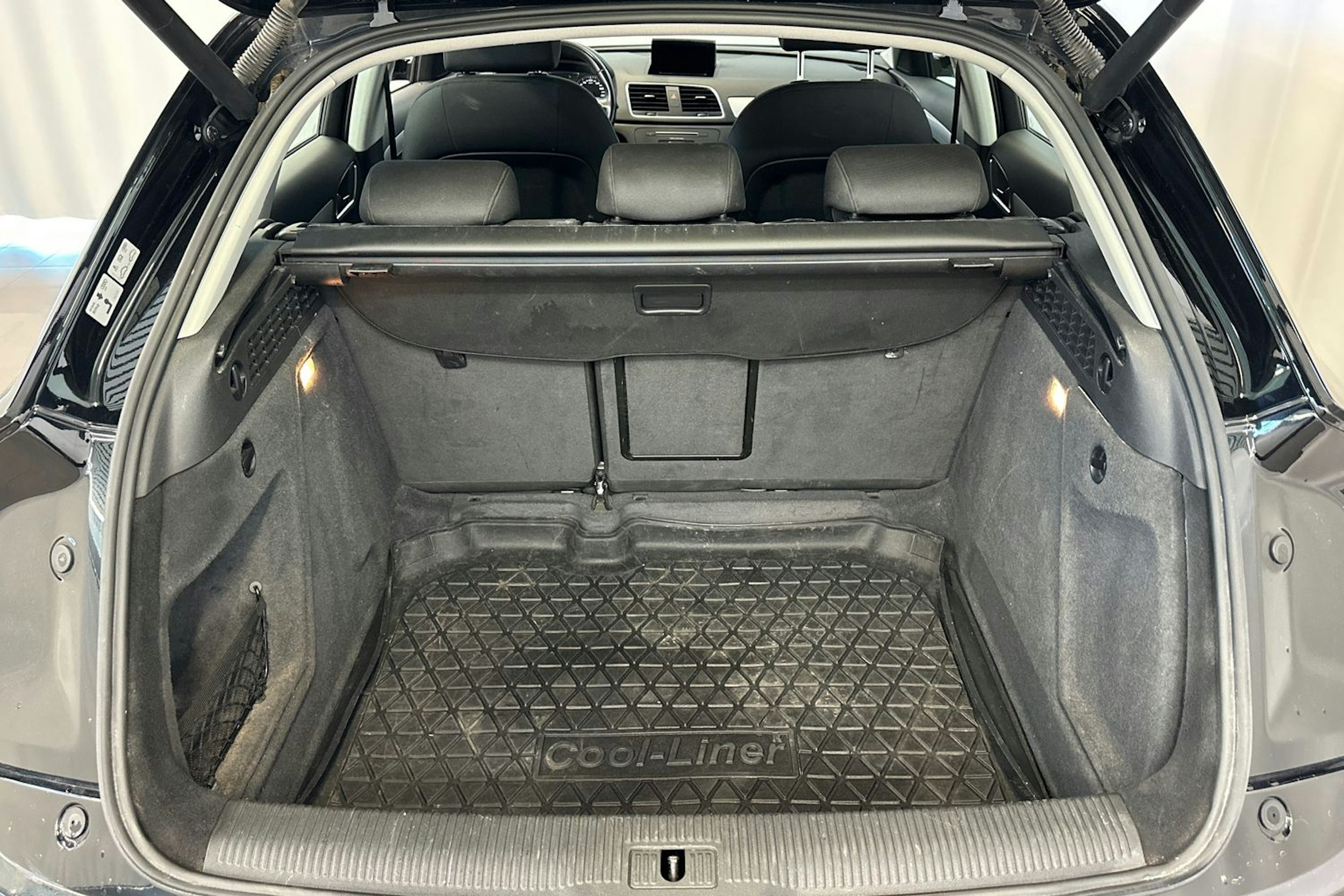 musta Audi Q3 2016 kuva 14.