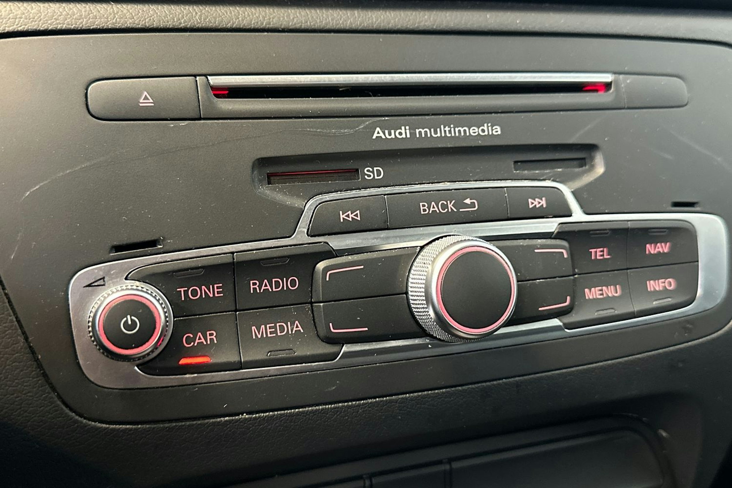 musta Audi Q3 2016 kuva 23.