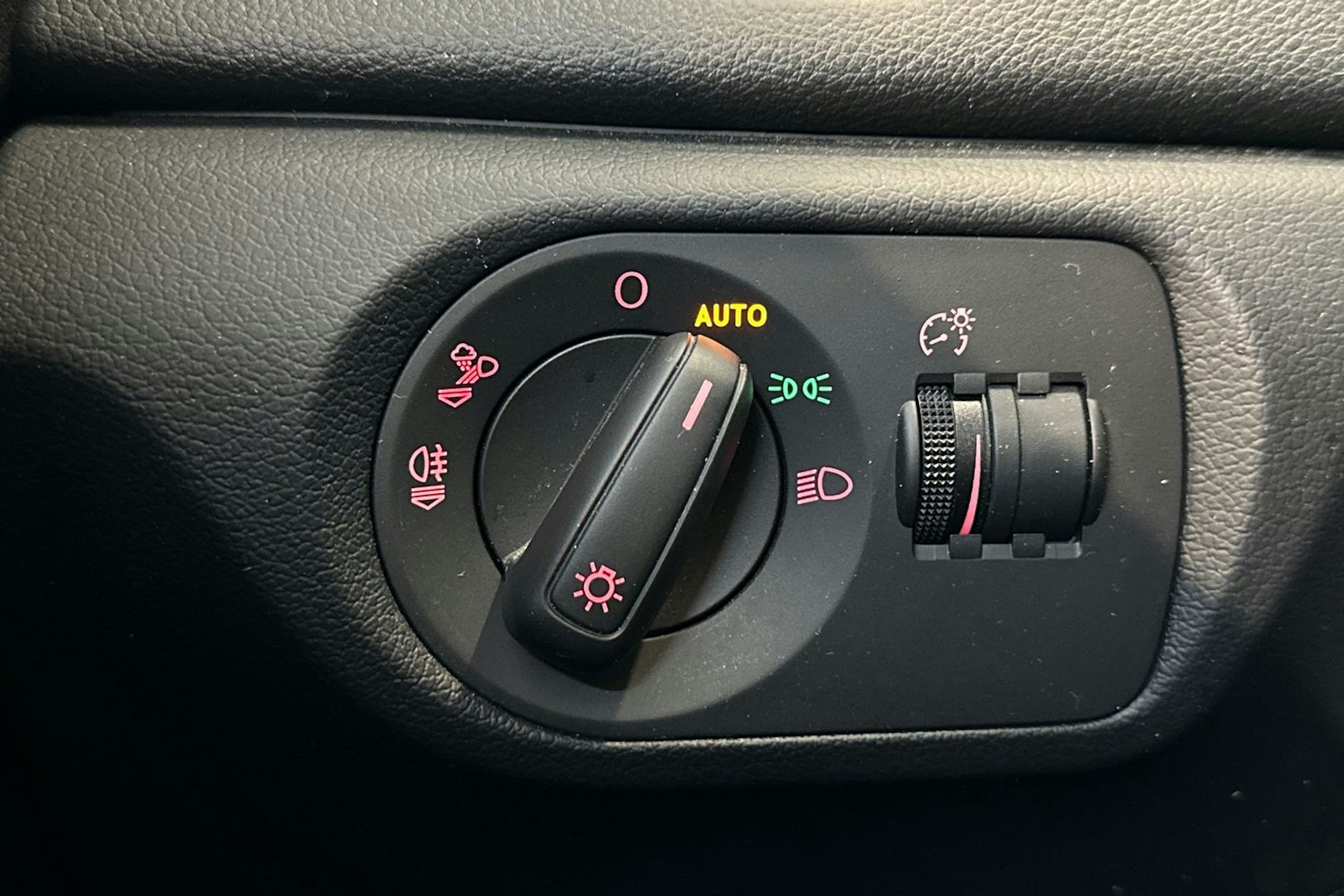 musta Audi Q3 2016 kuva 27.