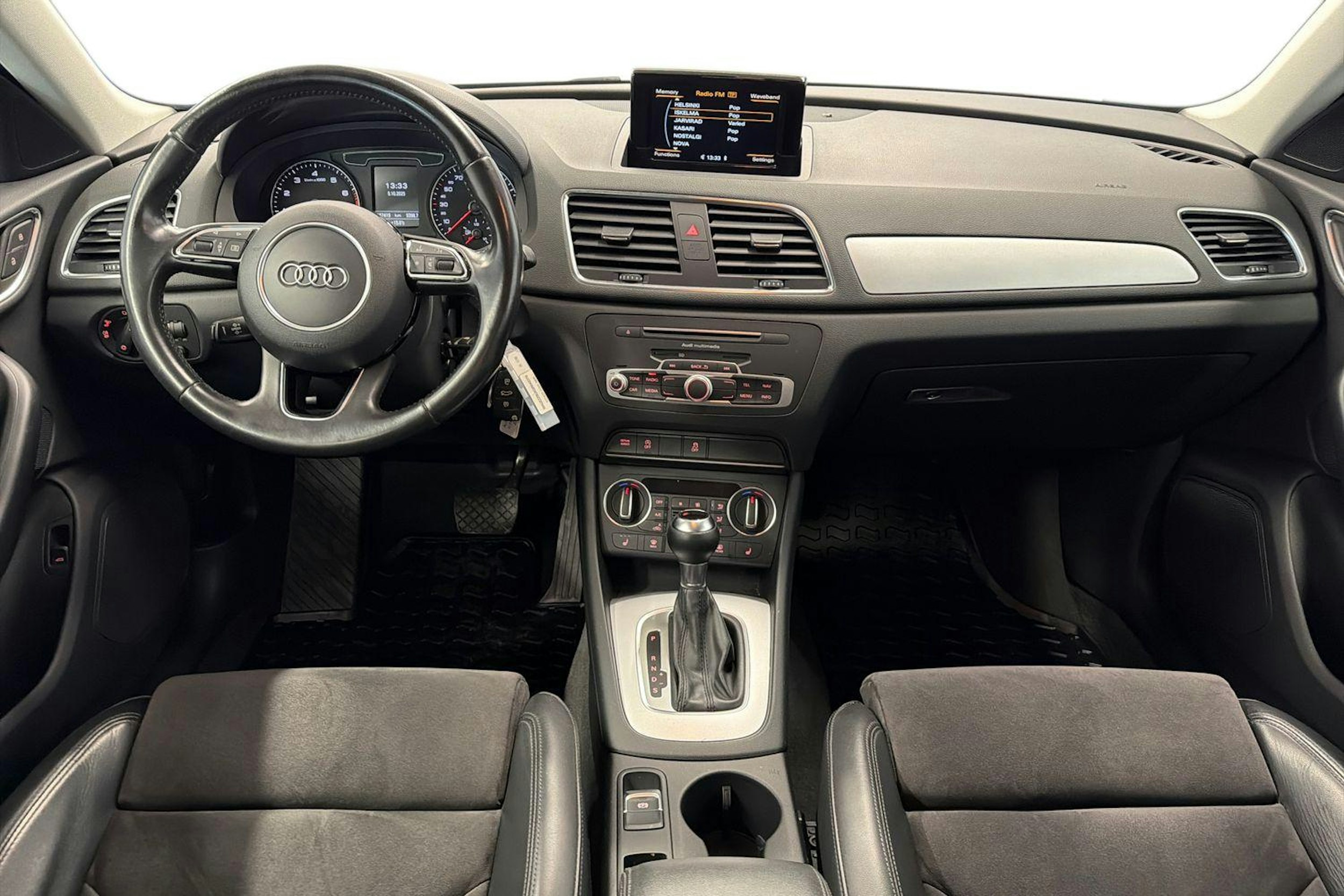 sininen Audi Q3 2016 kuva 7.