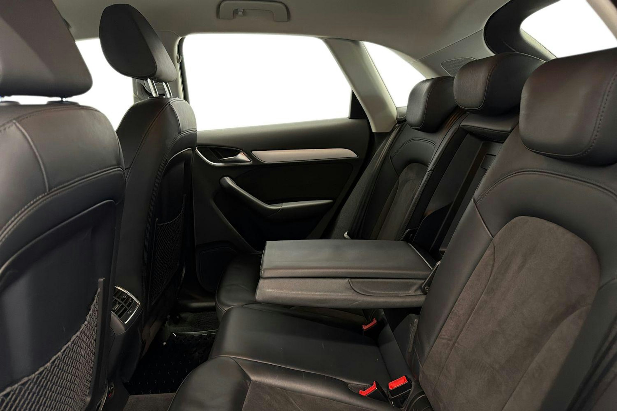 sininen Audi Q3 2016 kuva 8.