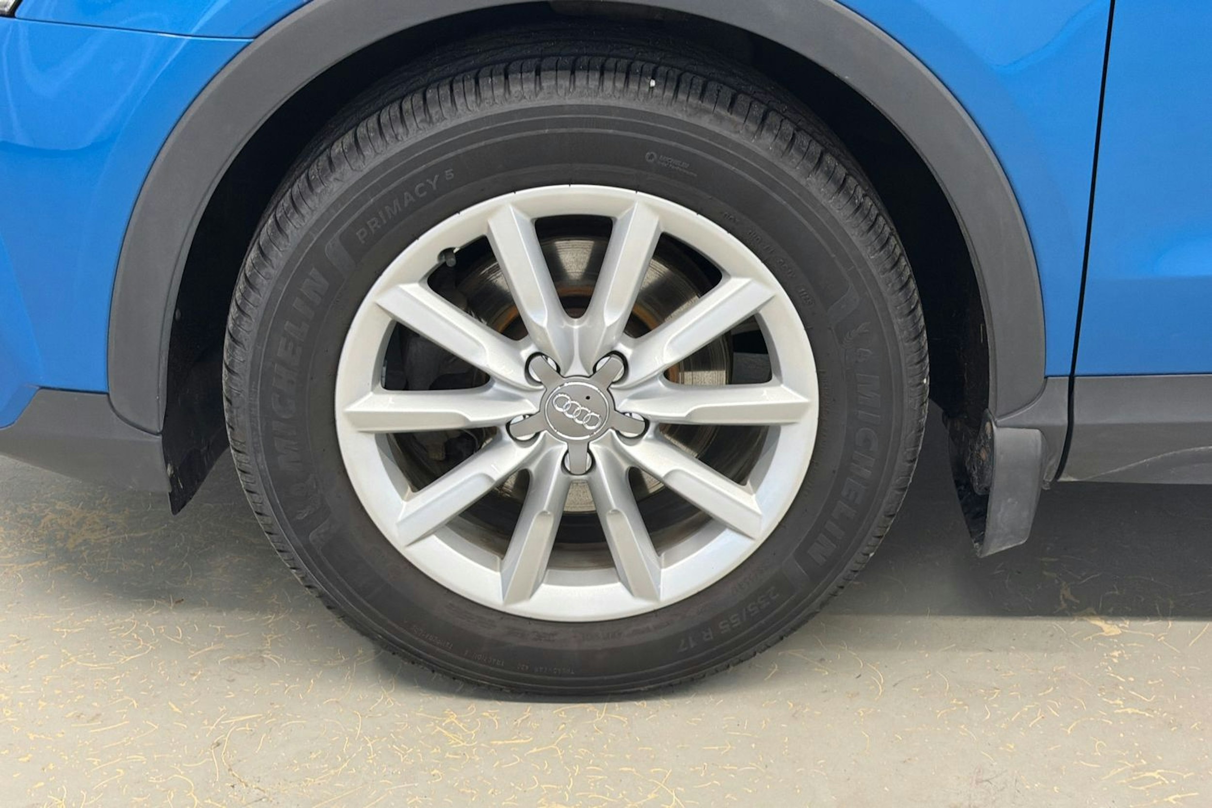 sininen Audi Q3 2016 kuva 10.