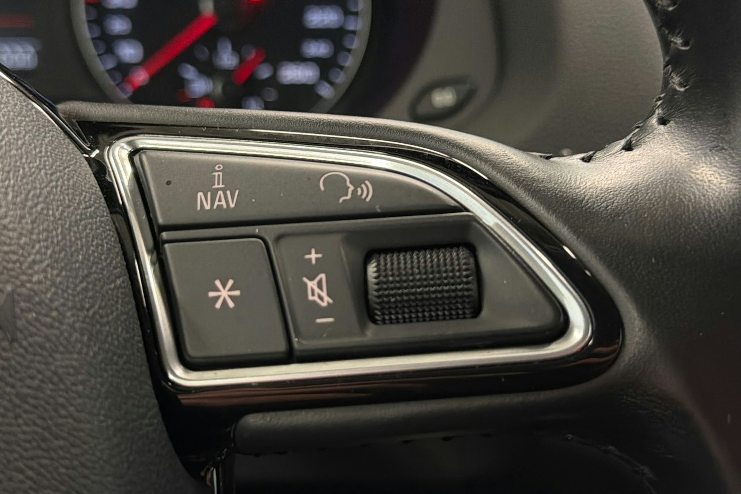 sininen Audi Q3 2016 kuva 12.