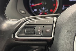 sininen Audi Q3 2016 kuva 13.