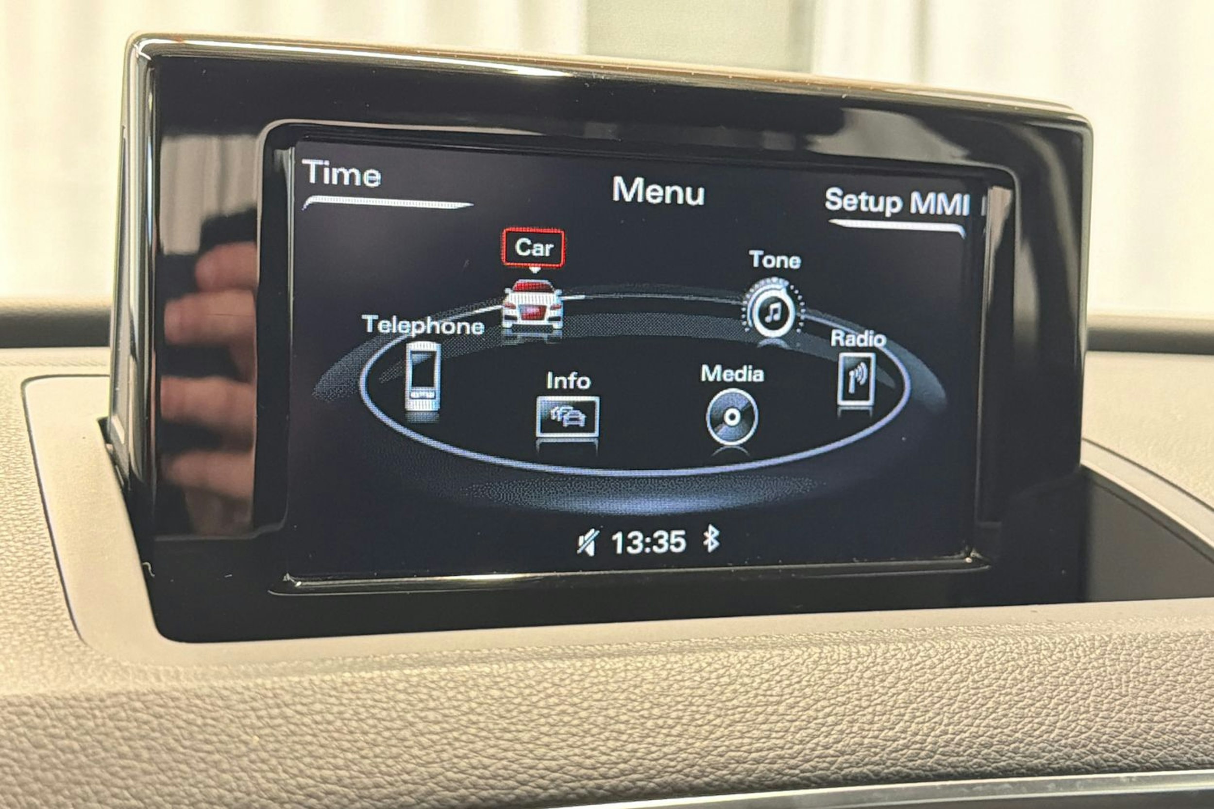 sininen Audi Q3 2016 kuva 16.