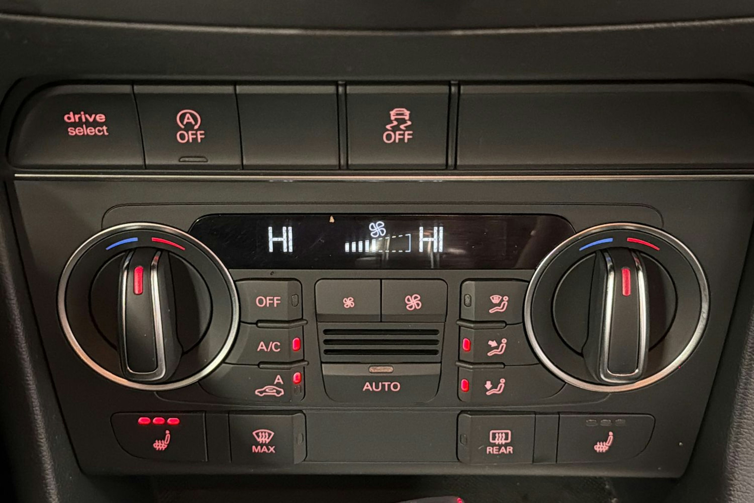 sininen Audi Q3 2016 kuva 17.