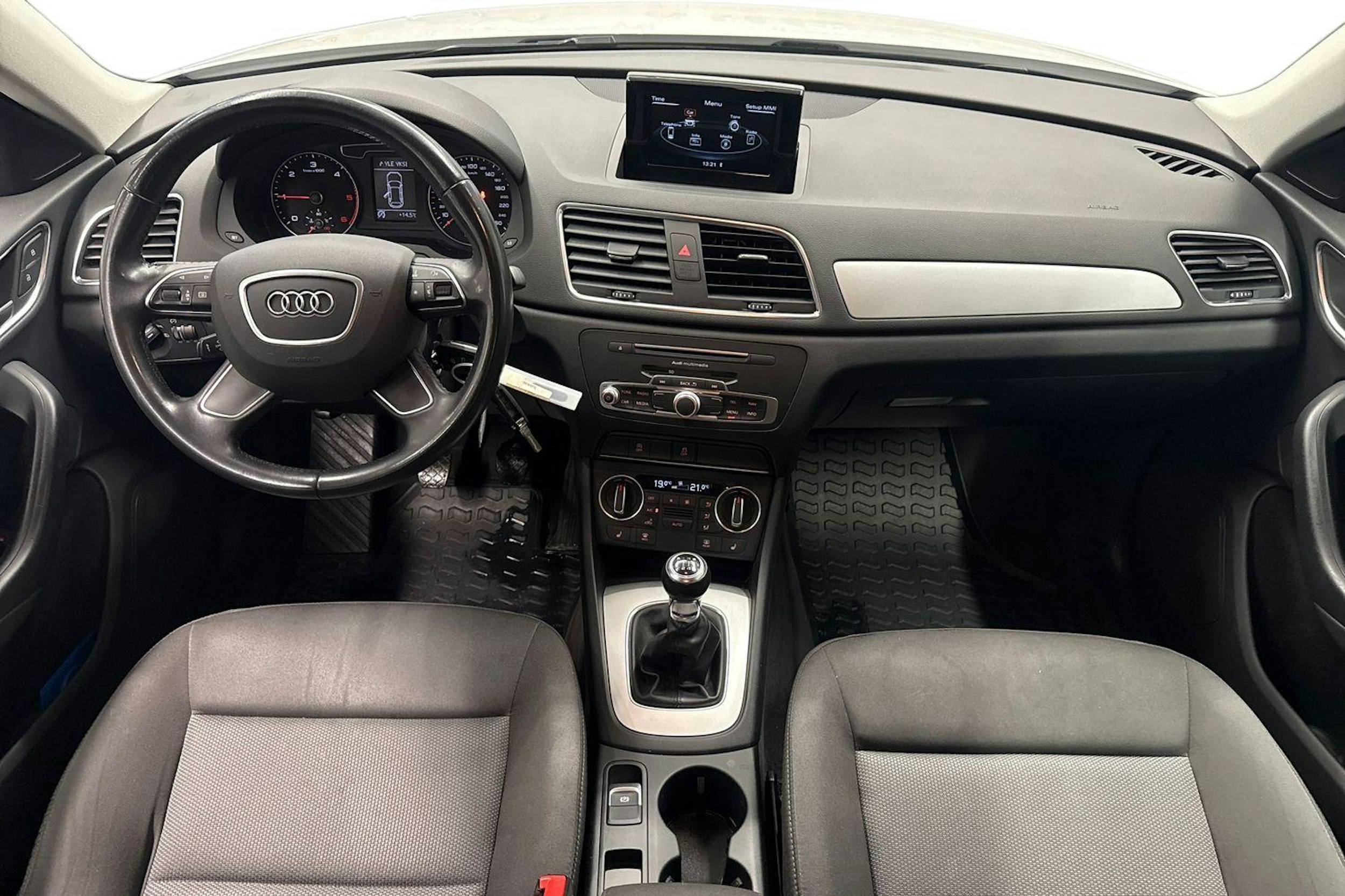 valkoinen Audi Q3 2016 kuva 9.