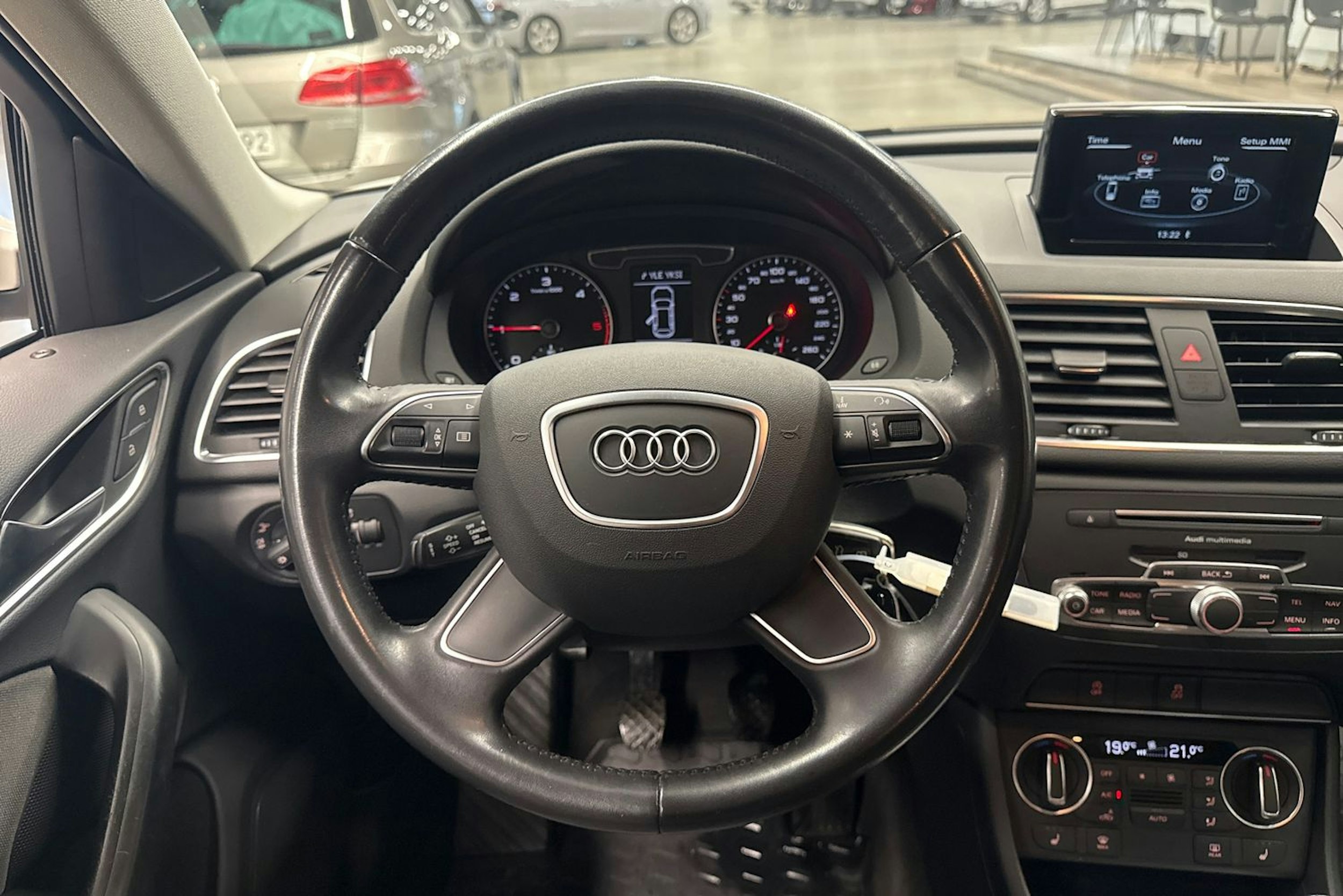 valkoinen Audi Q3 2016 kuva 14.
