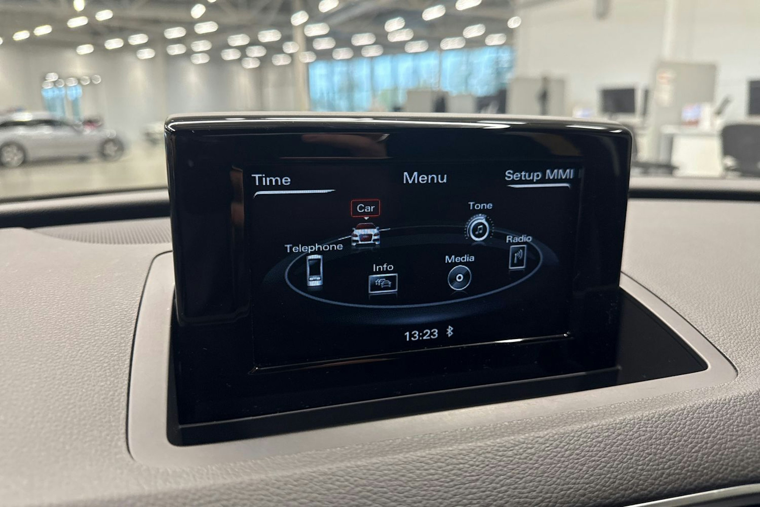valkoinen Audi Q3 2016 kuva 20.