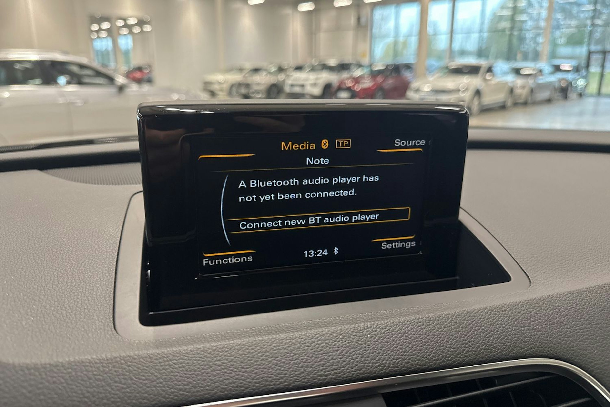 valkoinen Audi Q3 2016 kuva 21.