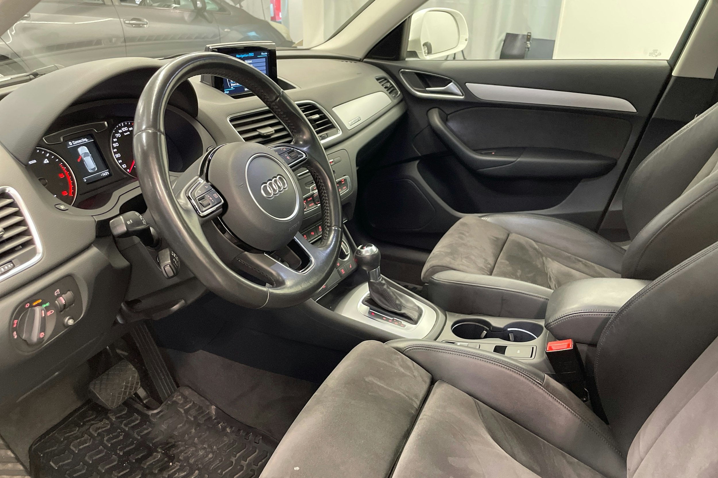 valkoinen Audi Q3 2016 kuva 6.