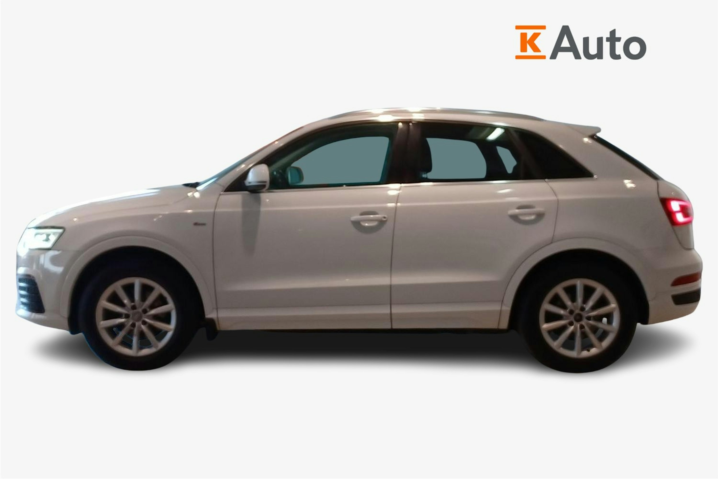 Valkoinen Audi Q3 2016 kuva 6.