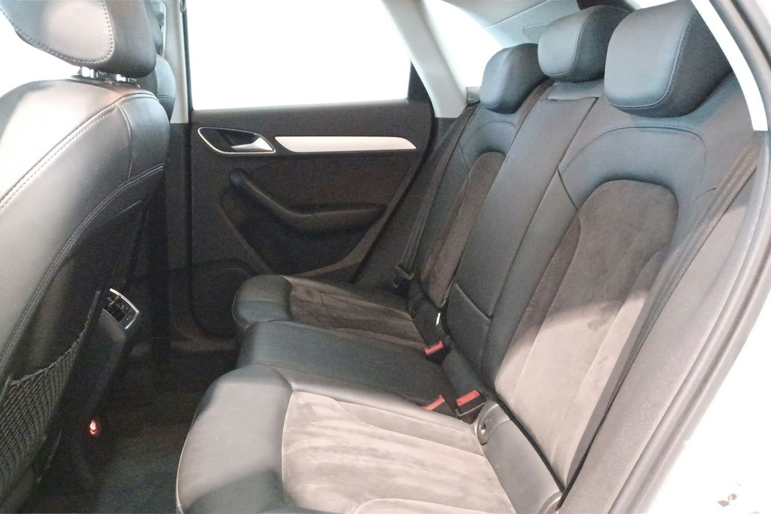 Valkoinen Audi Q3 2016 kuva 10.