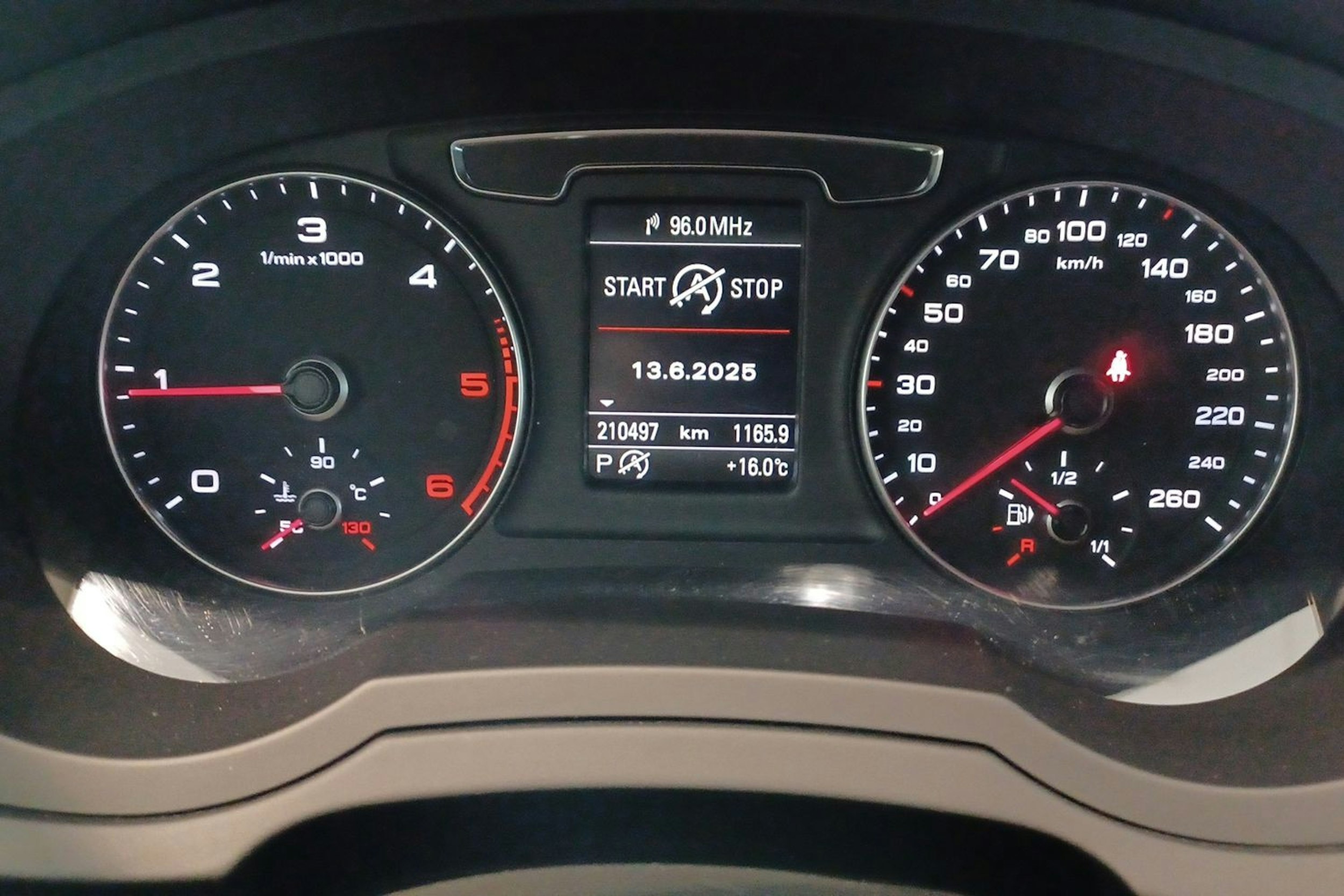 Valkoinen Audi Q3 2016 kuva 13.