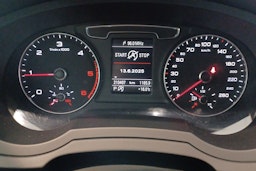 Valkoinen Audi Q3 2016 kuva 13.