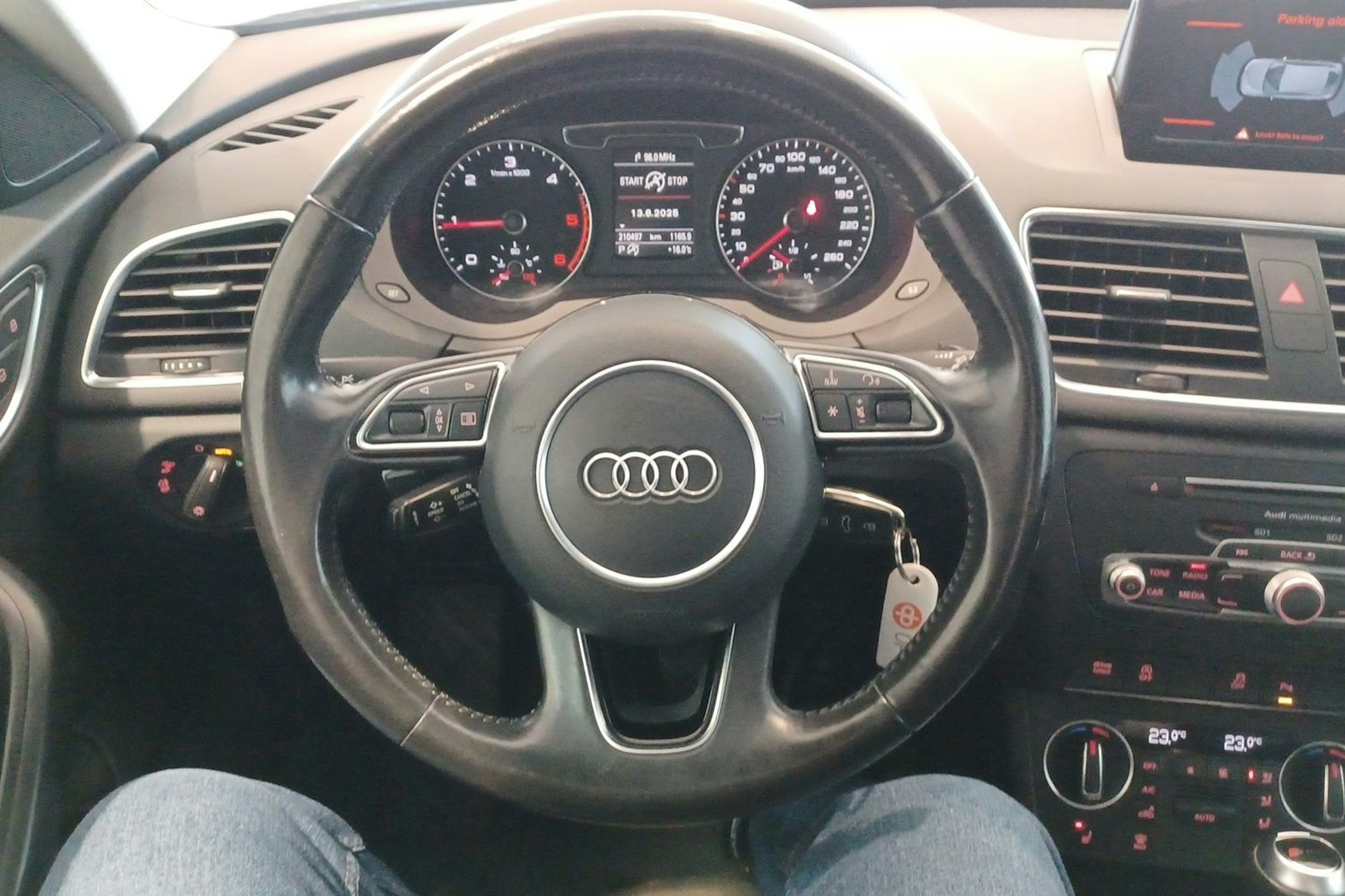 Valkoinen Audi Q3 2016 kuva 14.