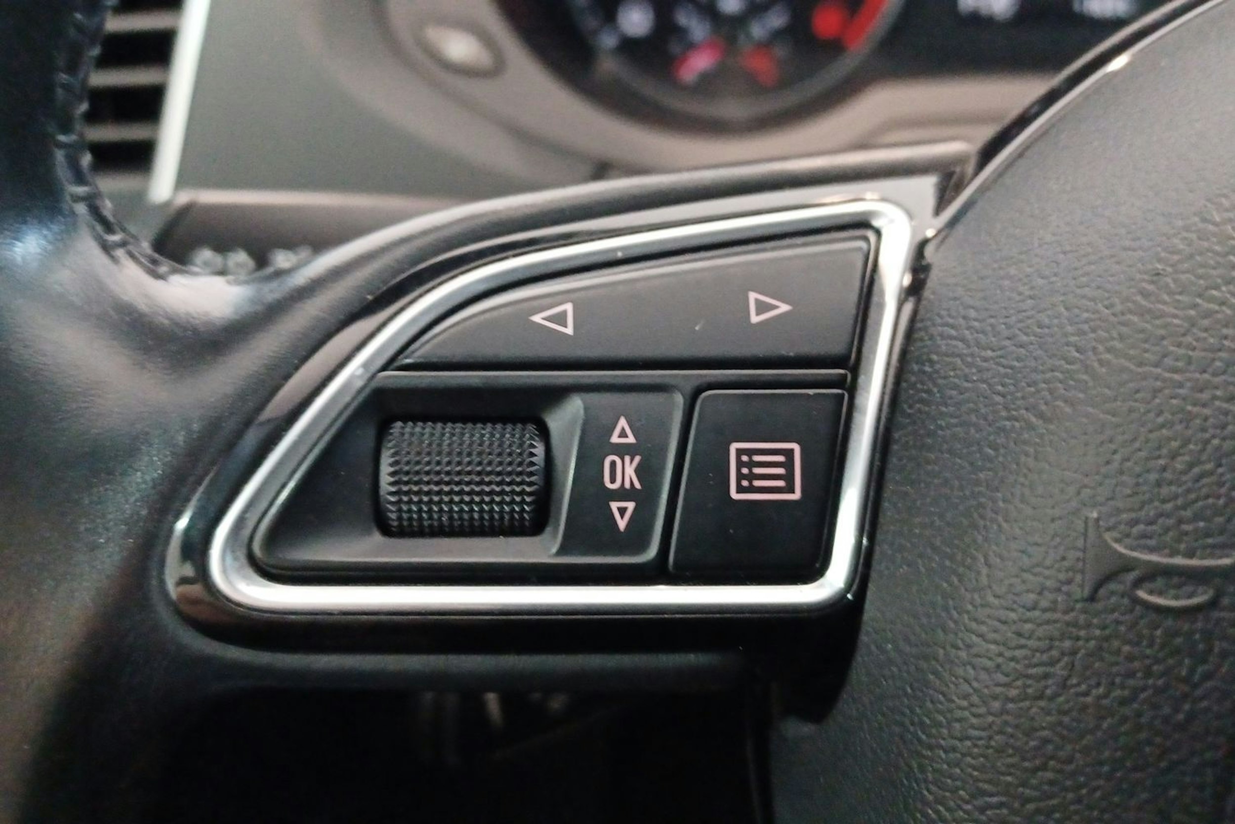 Valkoinen Audi Q3 2016 kuva 15.