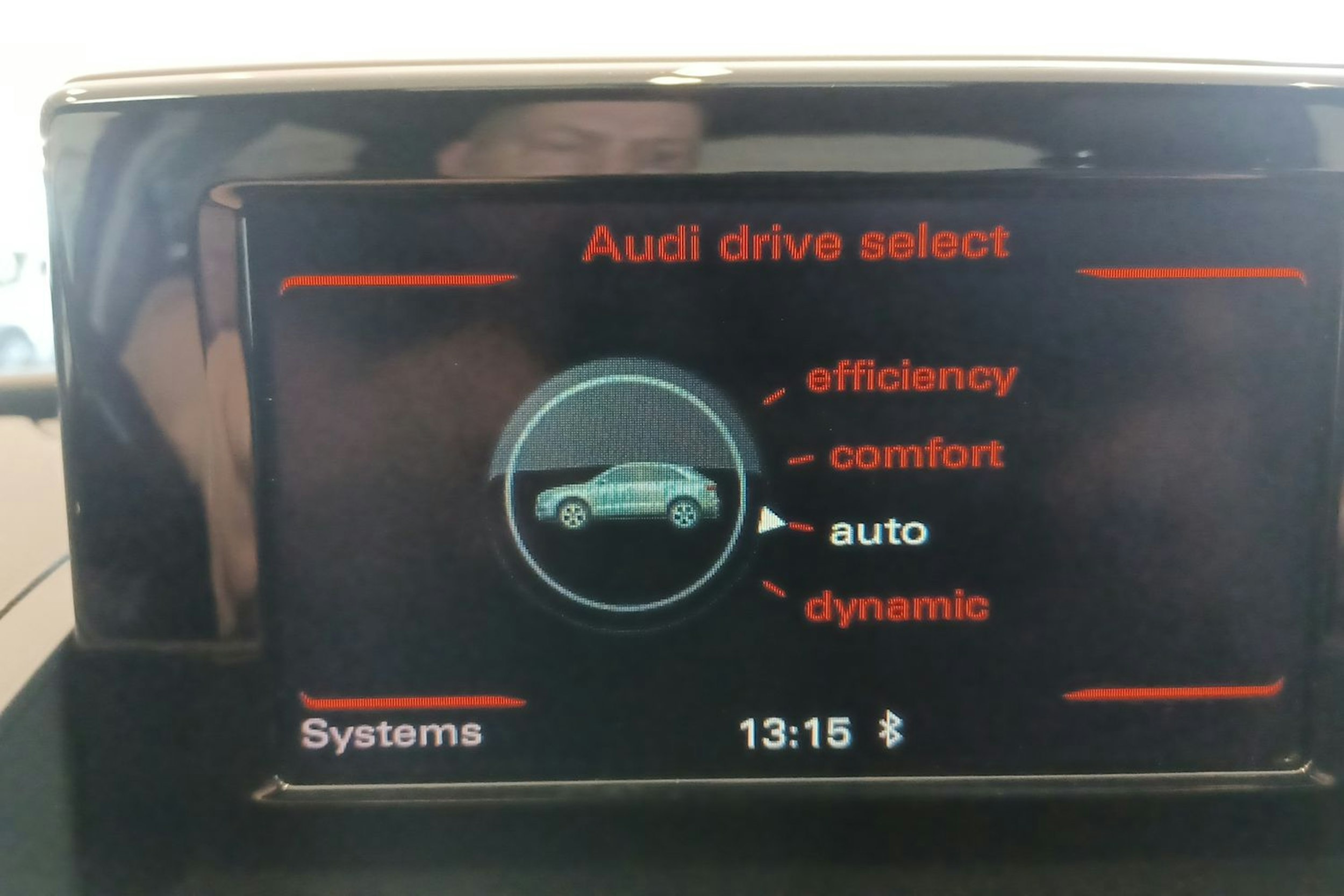 Valkoinen Audi Q3 2016 kuva 23.