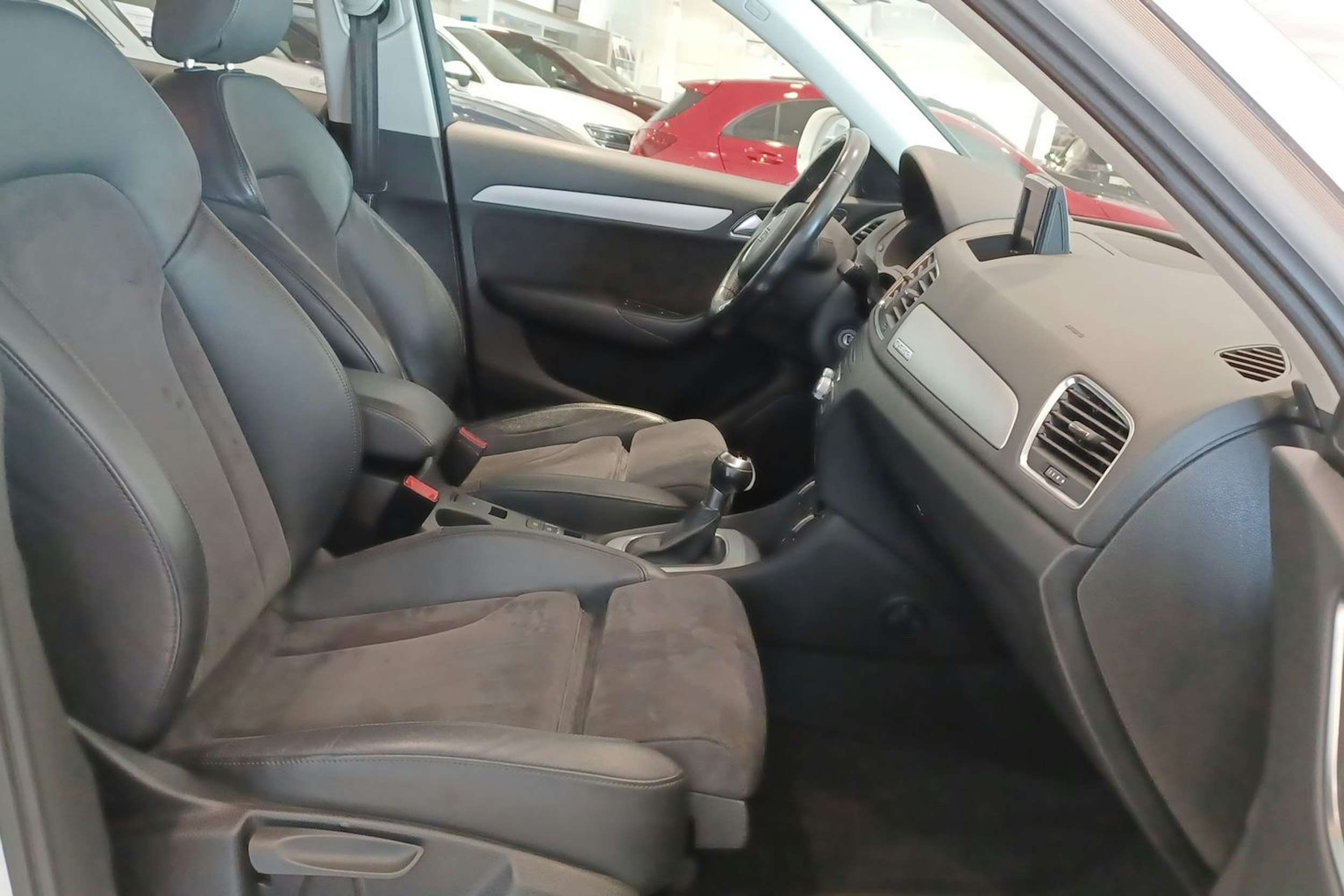 Valkoinen Audi Q3 2016 kuva 26.