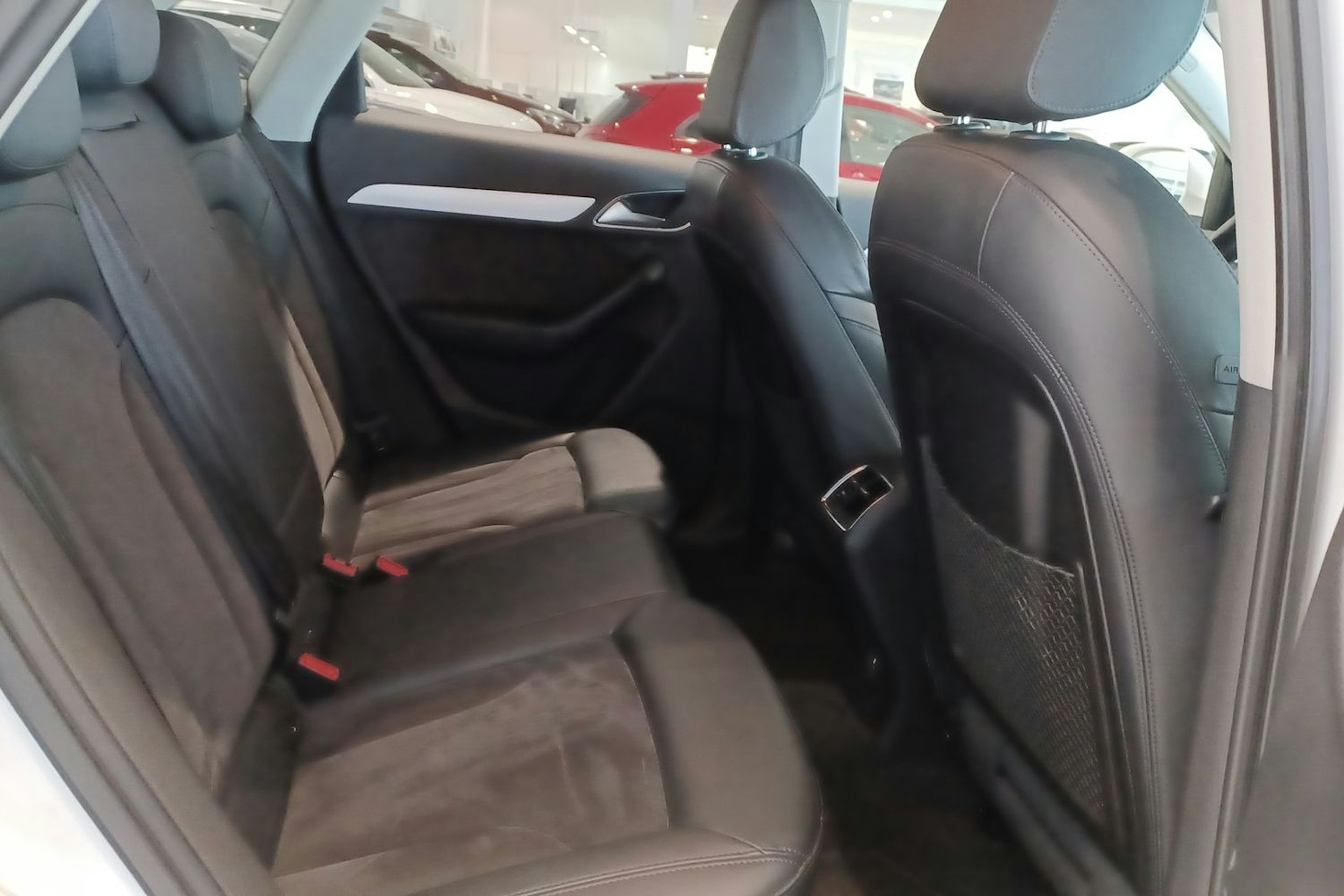 Valkoinen Audi Q3 2016 kuva 27.